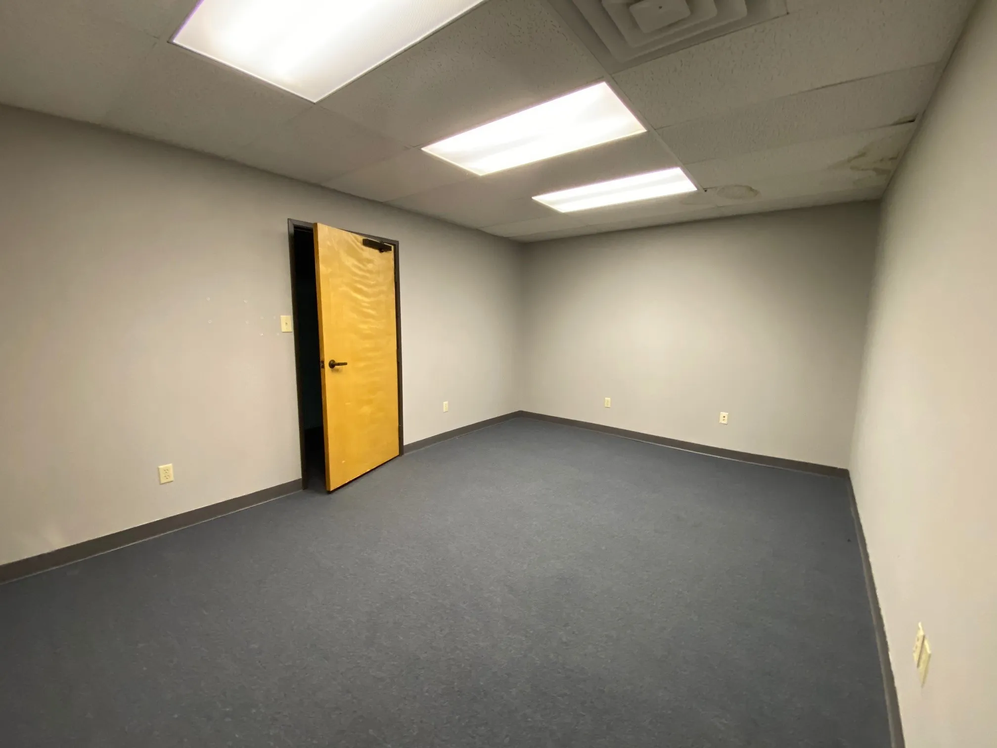 Office For Rent in Kaufman County , 632 N Rockwall Avenue, Terrell, Texas 75160, 0, 0, Garage spaces, 0 Sqft, built in 1963, Preowned, mls#20521108, Real Estate Agent in Terrell, Homes For Rent in Kaufman county, Homes For Rent in Terrell, Realtor in Terrell Texas, Real Estate Brokerage Independent Realty Texas, Luminita Cordes Realtor
