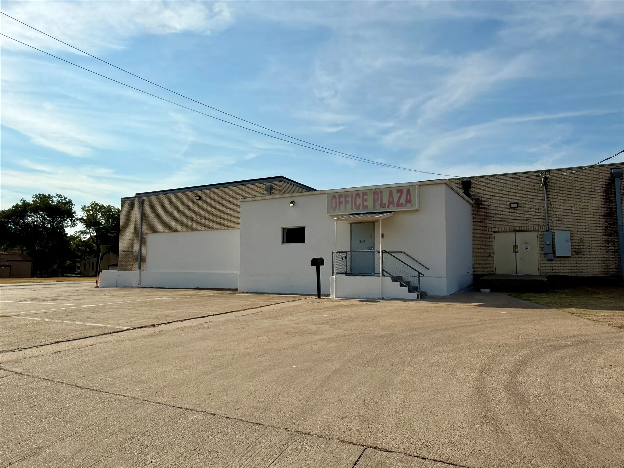 Office For Rent in Kaufman County , 632 N Rockwall Avenue, Terrell, Texas 75160, 0, 0, Garage spaces, 0 Sqft, built in 1963, Preowned, mls#20521108, Real Estate Agent in Terrell, Homes For Rent in Kaufman county, Homes For Rent in Terrell, Realtor in Terrell Texas, Real Estate Brokerage Independent Realty Texas, Luminita Cordes Realtor