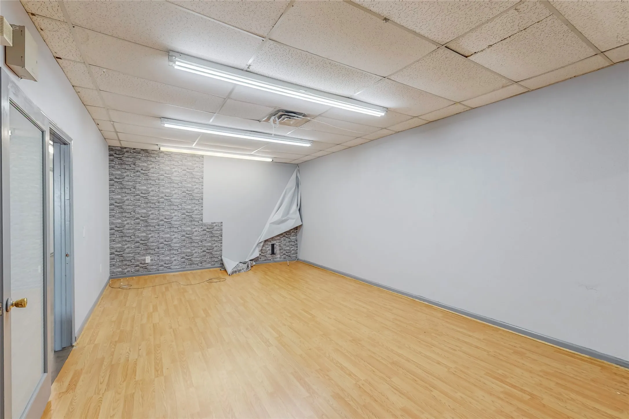 Office For Rent in Tarrant County , 8120 White Settlement Road 1-30, White Settlement, Texas 76108, 0, 0, Garage spaces, 0 Sqft, built in 1975, New Construction - Complete, mls#20550833, Real Estate Agent in White Settlement, Homes For Rent in Tarrant county, Homes For Rent in White Settlement, Realtor in White Settlement Texas, Real Estate Brokerage Independent Realty Texas, Luminita Cordes Realtor