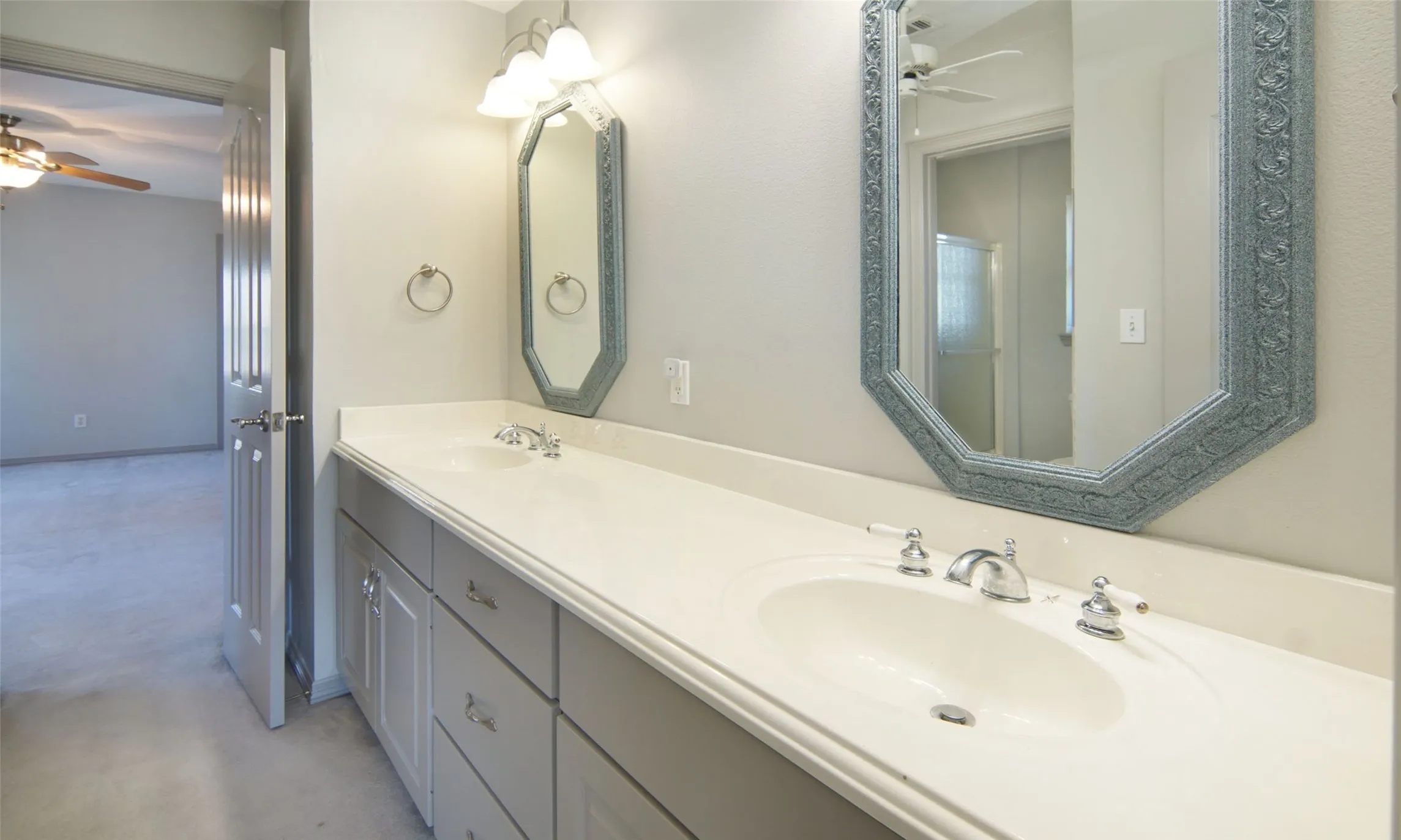 Single Family Residence For Sale in Wood County , 497 Private Road 5975, Yantis, Texas 75497, 4 Bedroom, 5 Bathroom, 4 Garage spaces, 3,814 Sqft, built in 1995, Preowned, mls#20525637, Real Estate Agent in Yantis, Homes For Sale in Wood county, Homes For Sale in Yantis, Realtor in Yantis Texas, Real Estate Brokerage Independent Realty Texas, Luminita Cordes Realtor