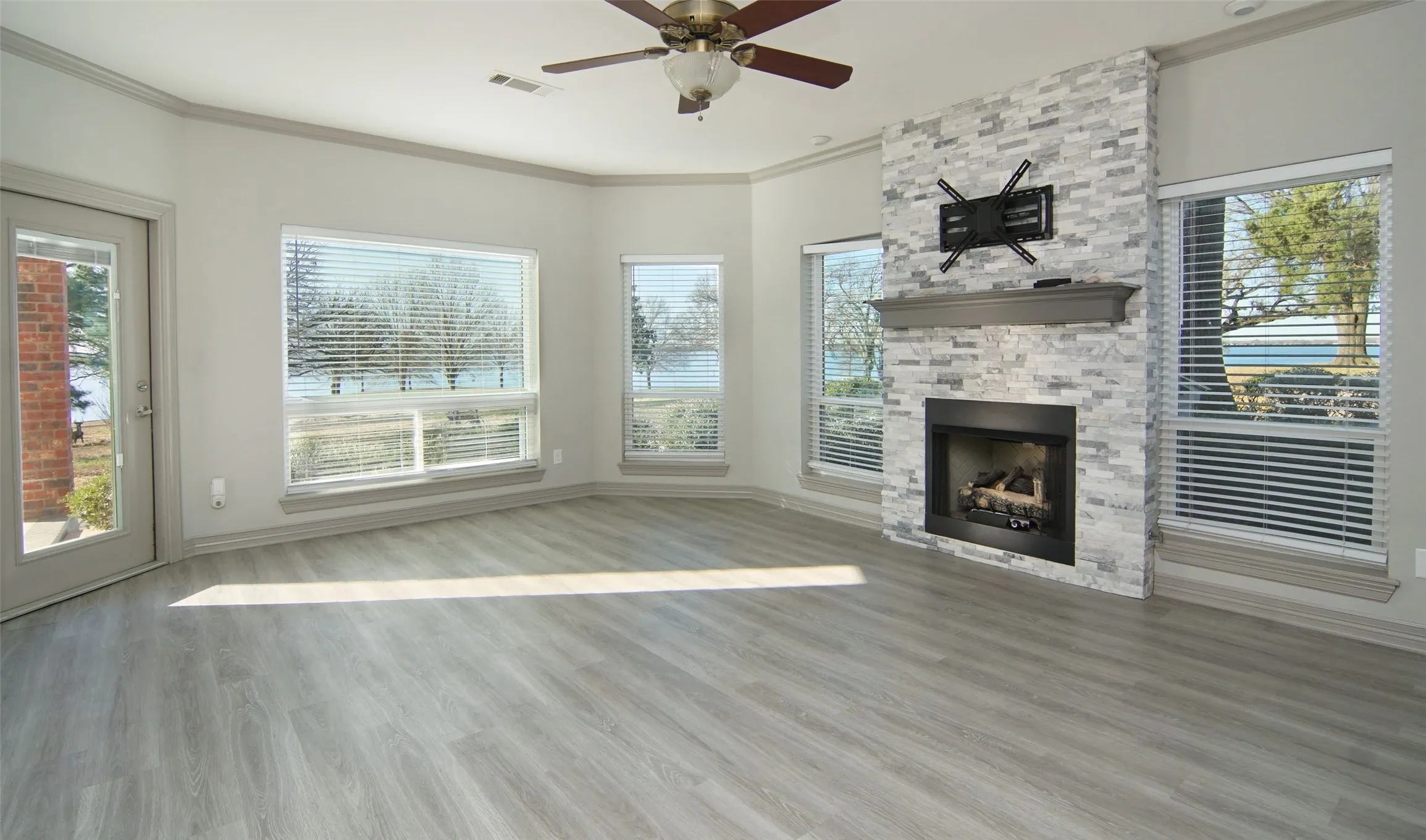 Single Family Residence For Sale in Wood County , 497 Private Road 5975, Yantis, Texas 75497, 4 Bedroom, 5 Bathroom, 4 Garage spaces, 3,814 Sqft, built in 1995, Preowned, mls#20525637, Real Estate Agent in Yantis, Homes For Sale in Wood county, Homes For Sale in Yantis, Realtor in Yantis Texas, Real Estate Brokerage Independent Realty Texas, Luminita Cordes Realtor