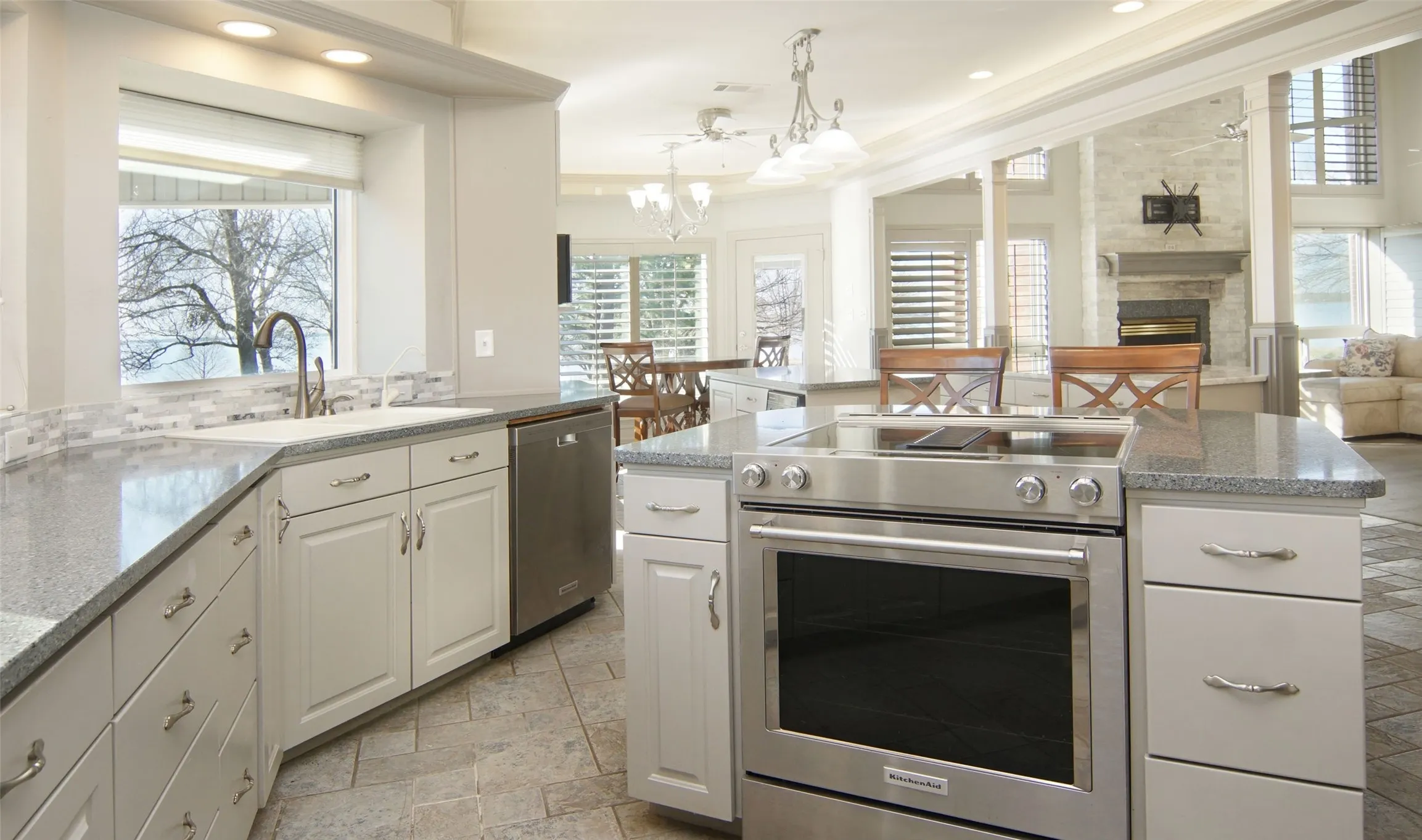 Single Family Residence For Sale in Wood County , 497 Private Road 5975, Yantis, Texas 75497, 4 Bedroom, 5 Bathroom, 4 Garage spaces, 3,814 Sqft, built in 1995, Preowned, mls#20525637, Real Estate Agent in Yantis, Homes For Sale in Wood county, Homes For Sale in Yantis, Realtor in Yantis Texas, Real Estate Brokerage Independent Realty Texas, Luminita Cordes Realtor