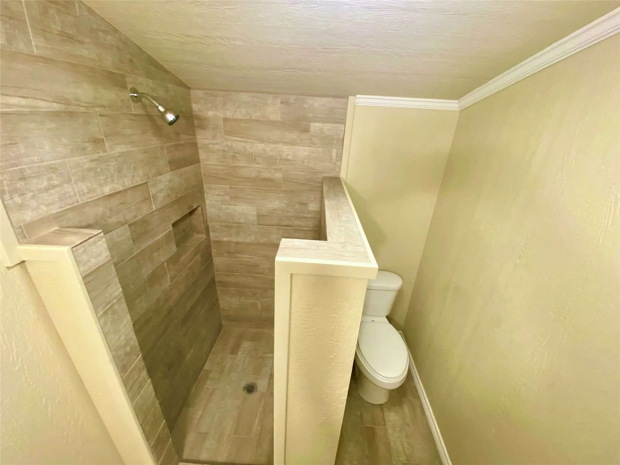 Single Family Residence For Sale in Fannin County , 909 W 10th Street, Bonham, Texas 75418, 3 Bedroom, 2 Bathroom, Garage spaces, 1,609 Sqft, built in 1925, mls#20557640, Real Estate Agent in Bonham, Homes For Sale in Fannin county, Homes For Sale in Bonham, Realtor in Bonham Texas, Real Estate Brokerage Independent Realty Texas, Luminita Cordes Realtor