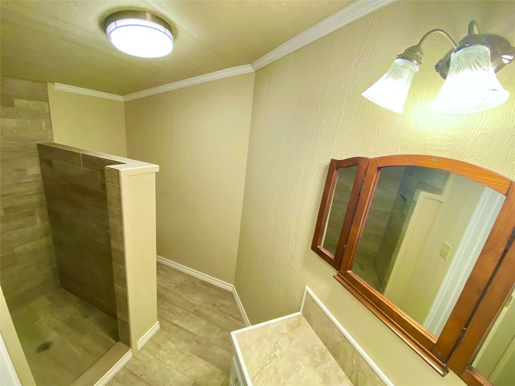 Single Family Residence For Sale in Fannin County , 909 W 10th Street, Bonham, Texas 75418, 3 Bedroom, 2 Bathroom, Garage spaces, 1,609 Sqft, built in 1925, mls#20557640, Real Estate Agent in Bonham, Homes For Sale in Fannin county, Homes For Sale in Bonham, Realtor in Bonham Texas, Real Estate Brokerage Independent Realty Texas, Luminita Cordes Realtor