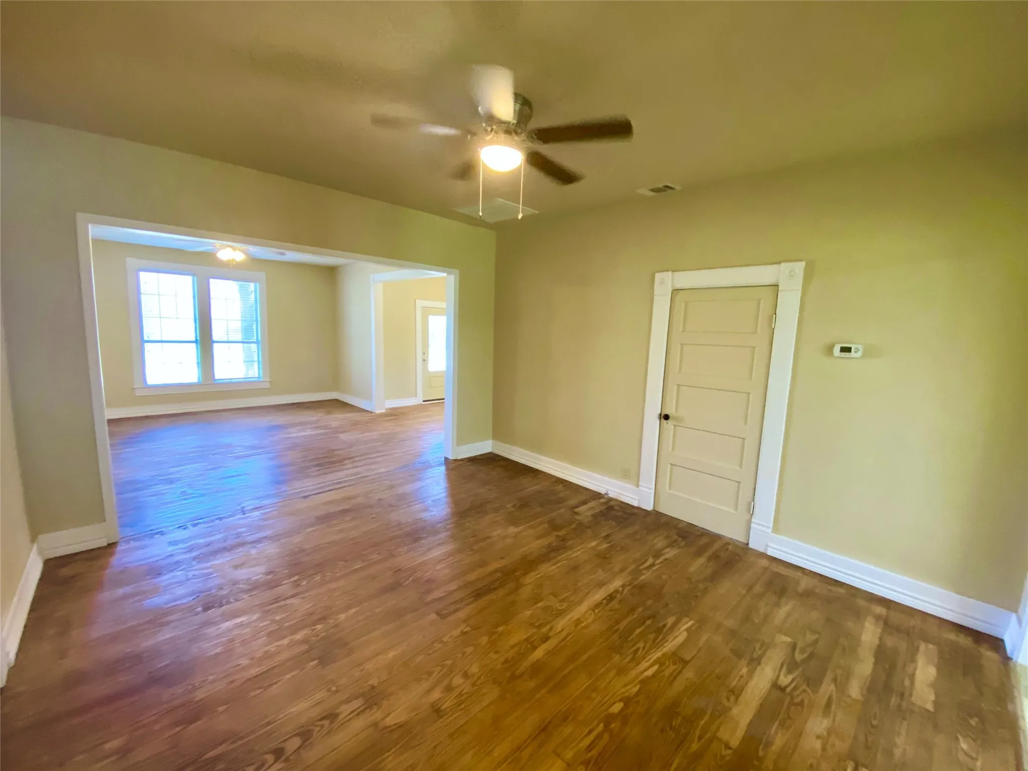 Single Family Residence For Sale in Fannin County , 909 W 10th Street, Bonham, Texas 75418, 3 Bedroom, 2 Bathroom, Garage spaces, 1,609 Sqft, built in 1925, mls#20557640, Real Estate Agent in Bonham, Homes For Sale in Fannin county, Homes For Sale in Bonham, Realtor in Bonham Texas, Real Estate Brokerage Independent Realty Texas, Luminita Cordes Realtor