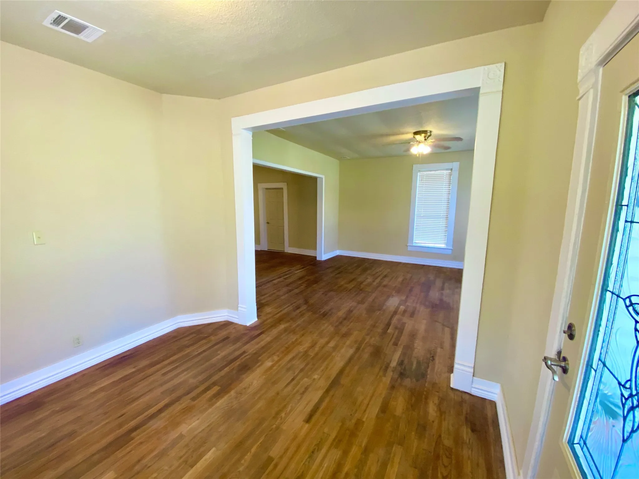 Single Family Residence For Sale in Fannin County , 909 W 10th Street, Bonham, Texas 75418, 3 Bedroom, 2 Bathroom, Garage spaces, 1,609 Sqft, built in 1925, mls#20557640, Real Estate Agent in Bonham, Homes For Sale in Fannin county, Homes For Sale in Bonham, Realtor in Bonham Texas, Real Estate Brokerage Independent Realty Texas, Luminita Cordes Realtor