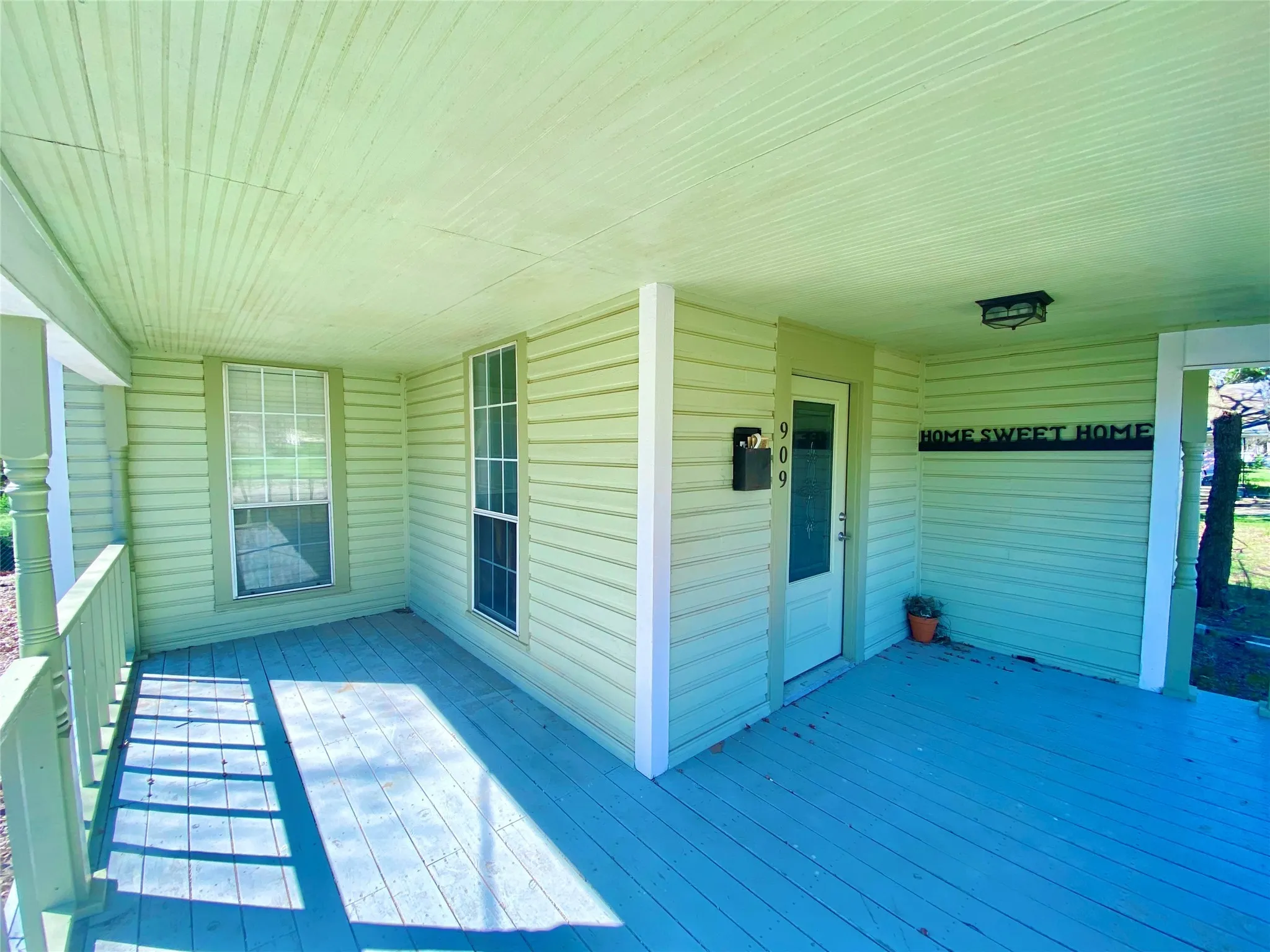 Single Family Residence For Sale in Fannin County , 909 W 10th Street, Bonham, Texas 75418, 3 Bedroom, 2 Bathroom, Garage spaces, 1,609 Sqft, built in 1925, mls#20557640, Real Estate Agent in Bonham, Homes For Sale in Fannin county, Homes For Sale in Bonham, Realtor in Bonham Texas, Real Estate Brokerage Independent Realty Texas, Luminita Cordes Realtor