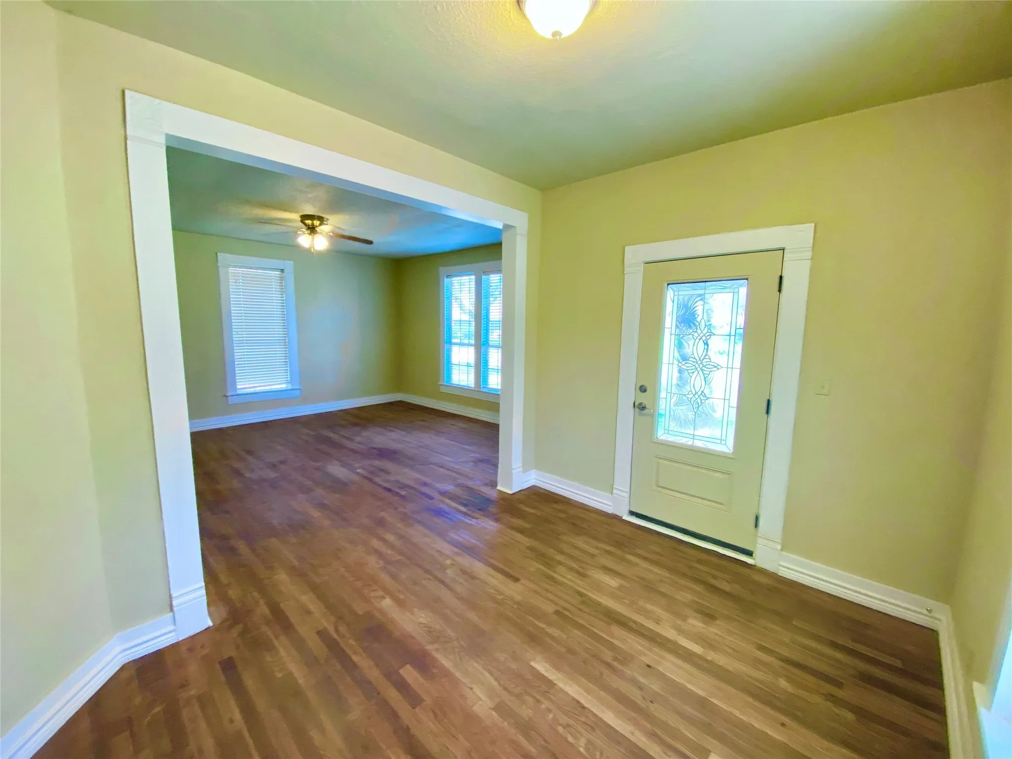 Single Family Residence For Sale in Fannin County , 909 W 10th Street, Bonham, Texas 75418, 3 Bedroom, 2 Bathroom, Garage spaces, 1,609 Sqft, built in 1925, mls#20557640, Real Estate Agent in Bonham, Homes For Sale in Fannin county, Homes For Sale in Bonham, Realtor in Bonham Texas, Real Estate Brokerage Independent Realty Texas, Luminita Cordes Realtor