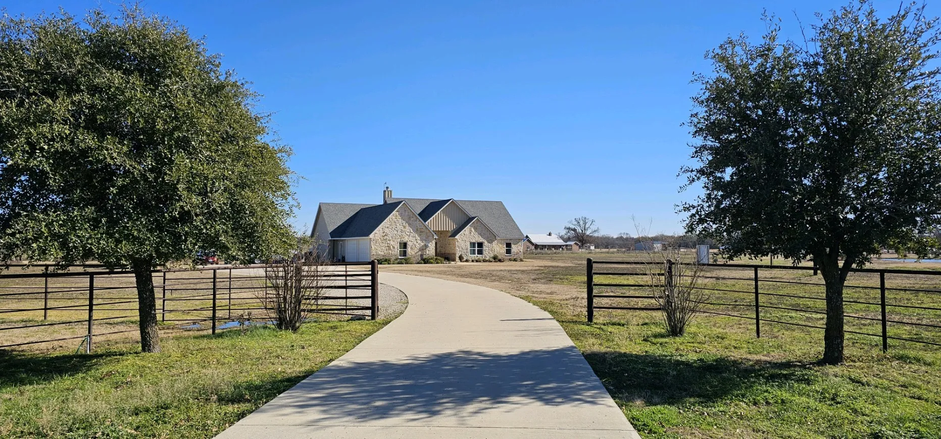 Farm For Sale in Van Zandt County , 2505 Vz County Road 2511, Canton, Texas 75103, 3 Bedroom, 3 Bathroom, 2 Garage spaces, 2,460 Sqft, built in 2021, Preowned, mls#20548832, Real Estate Agent in Canton, Homes For Sale in Van Zandt county, Homes For Sale in Canton, Realtor in Canton Texas, Real Estate Brokerage Independent Realty Texas, Luminita Cordes Realtor