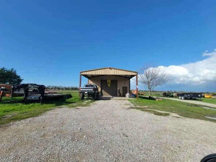 Single Family Residence For Sale in Collin County , 5215 County Road 413, Melissa, Texas 75454, 3 Bedroom, 3 Bathroom, Garage spaces, 2,171 Sqft, built in 1964, mls#20562380, Real Estate Agent in Melissa, Homes For Sale in Collin county, Homes For Sale in Melissa, Realtor in Melissa Texas, Real Estate Brokerage Independent Realty Texas, Luminita Cordes Realtor