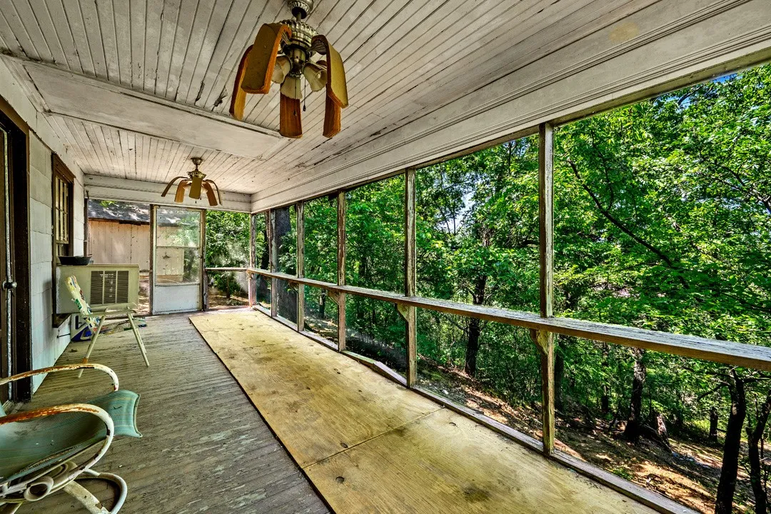 Single Family Residence For Sale in Grayson County , 68 Zumwalt Lane, Pottsboro, Texas 75076, 2 Bedroom, 2 Bathroom, 1 Garage spaces, 1,182 Sqft, built in 1950, mls#20574790, Real Estate Agent in Pottsboro, Homes For Sale in Grayson county, Homes For Sale in Pottsboro, Realtor in Pottsboro Texas, Real Estate Brokerage Independent Realty Texas, Luminita Cordes Realtor