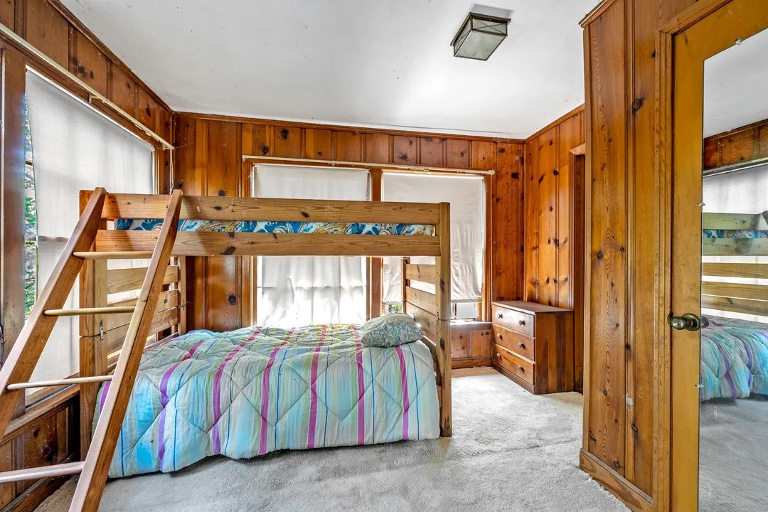 Single Family Residence For Sale in Grayson County , 68 Zumwalt Lane, Pottsboro, Texas 75076, 2 Bedroom, 2 Bathroom, 1 Garage spaces, 1,182 Sqft, built in 1950, mls#20574790, Real Estate Agent in Pottsboro, Homes For Sale in Grayson county, Homes For Sale in Pottsboro, Realtor in Pottsboro Texas, Real Estate Brokerage Independent Realty Texas, Luminita Cordes Realtor