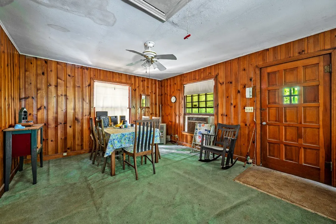 Single Family Residence For Sale in Grayson County , 68 Zumwalt Lane, Pottsboro, Texas 75076, 2 Bedroom, 2 Bathroom, 1 Garage spaces, 1,182 Sqft, built in 1950, mls#20574790, Real Estate Agent in Pottsboro, Homes For Sale in Grayson county, Homes For Sale in Pottsboro, Realtor in Pottsboro Texas, Real Estate Brokerage Independent Realty Texas, Luminita Cordes Realtor
