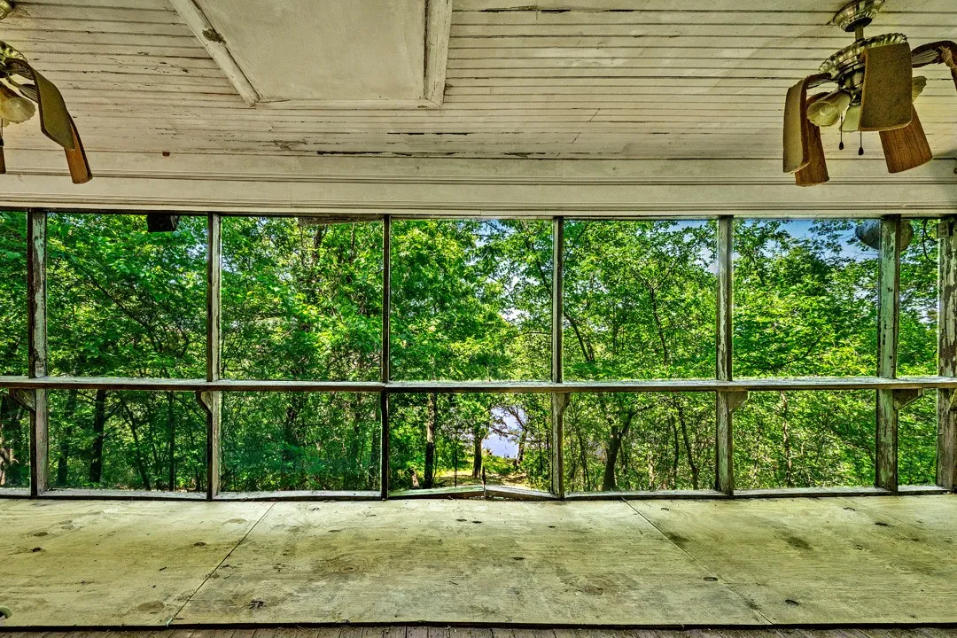 Single Family Residence For Sale in Grayson County , 68 Zumwalt Lane, Pottsboro, Texas 75076, 2 Bedroom, 2 Bathroom, 1 Garage spaces, 1,182 Sqft, built in 1950, mls#20574790, Real Estate Agent in Pottsboro, Homes For Sale in Grayson county, Homes For Sale in Pottsboro, Realtor in Pottsboro Texas, Real Estate Brokerage Independent Realty Texas, Luminita Cordes Realtor