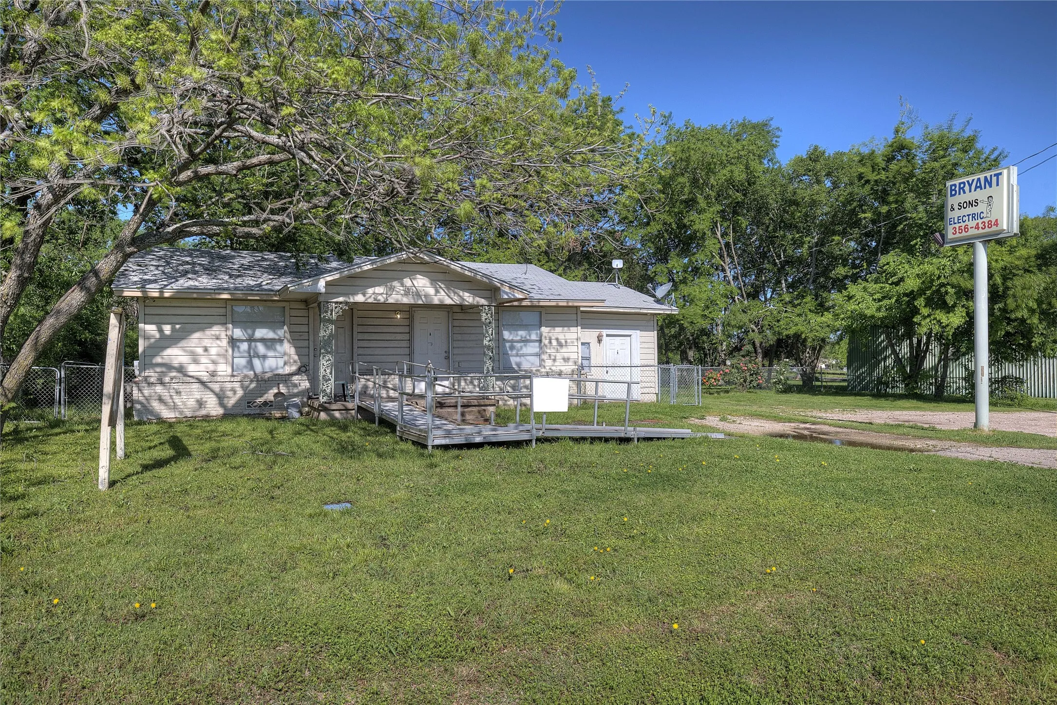 Unimproved Land For Sale in Hunt County , 8782 State Highway 34 S, Quinlan, Texas 75474, 0, 0, Garage spaces, 0 Sqft, built in 1970, Preowned, mls#20581006, Real Estate Agent in Quinlan, Homes For Sale in Hunt county, Homes For Sale in Quinlan, Realtor in Quinlan Texas, Real Estate Brokerage Independent Realty Texas, Luminita Cordes Realtor