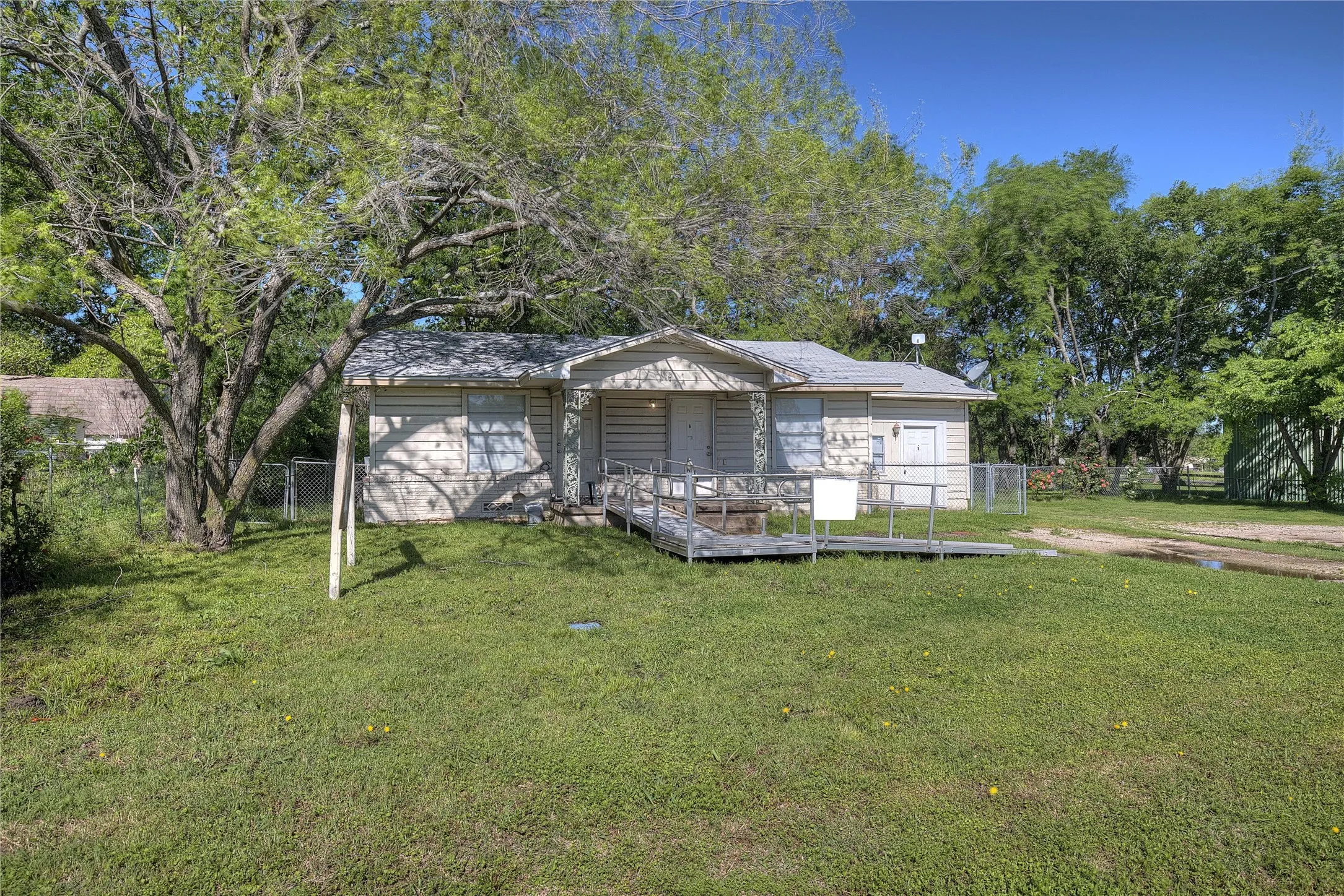 Unimproved Land For Sale in Hunt County , 8782 State Highway 34 S, Quinlan, Texas 75474, 0, 0, Garage spaces, 0 Sqft, built in 1970, Preowned, mls#20581006, Real Estate Agent in Quinlan, Homes For Sale in Hunt county, Homes For Sale in Quinlan, Realtor in Quinlan Texas, Real Estate Brokerage Independent Realty Texas, Luminita Cordes Realtor