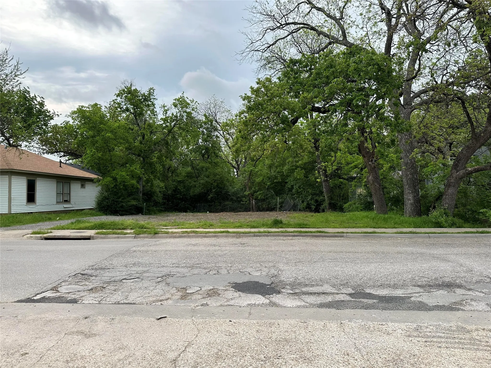 Improved Land For Sale in Denton County , 215 Bernard Street, Denton, Texas 76201, 0, 0, Garage spaces, 0 Sqft, built in 0, mls#20582483, Real Estate Agent in Denton, Homes For Sale in Denton county, Homes For Sale in Denton, Realtor in Denton Texas, Real Estate Brokerage Independent Realty Texas, Luminita Cordes Realtor