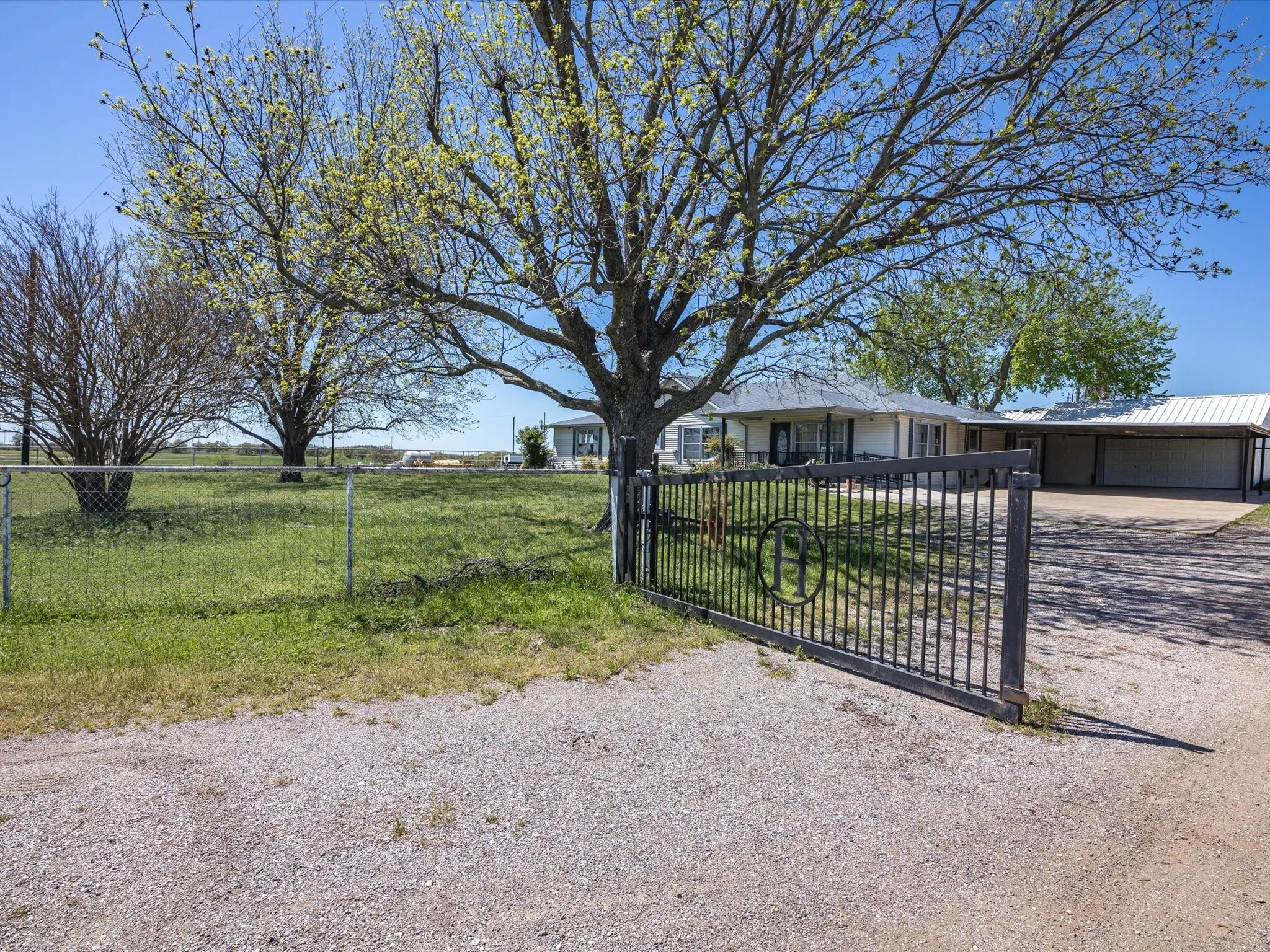 Farm For Sale in Wise County , 1006 County Road 2475, Alvord, Texas 76225, 4 Bedrooms, 4 Bathrooms, 2 Garage spaces, 2,118 Sqft, built in 1947, Price $669,000, mls#20583676, Real Estate Agent in Alvord, Homes For Sale in Wise county, Homes For Sale in Alvord, Realtor in Alvord Texas, Real Estate Brokerage Independent Realty Texas, Luminita Cordes Realtor