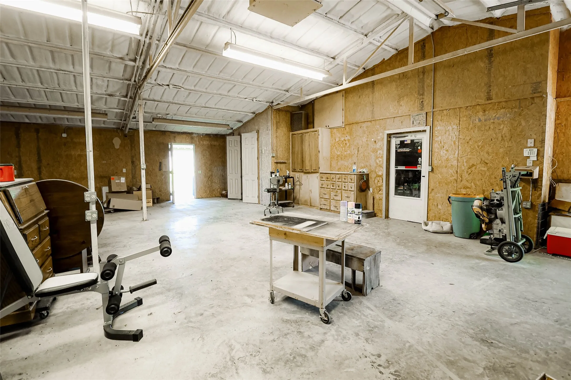 Farm For Sale in Fannin County , 679 County Road 1465, Bonham, Texas 75418, 3 Bedroom, 2 Bathroom, Garage spaces, 1,900 Sqft, built in 2001, Unknown, mls#20584448, Real Estate Agent in Bonham, Homes For Sale in Fannin county, Homes For Sale in Bonham, Realtor in Bonham Texas, Real Estate Brokerage Independent Realty Texas, Luminita Cordes Realtor