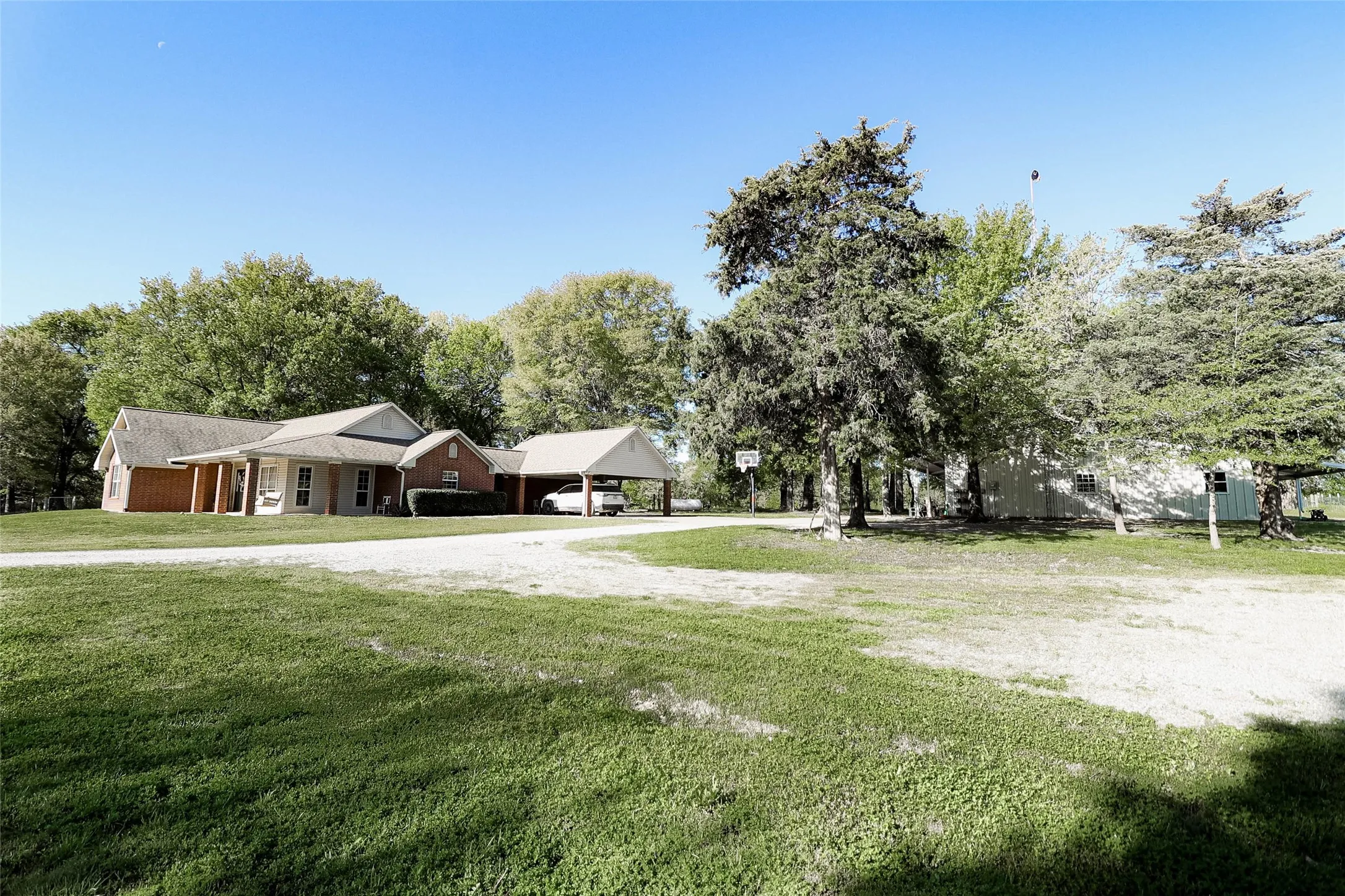 Farm For Sale in Fannin County , 679 County Road 1465, Bonham, Texas 75418, 3 Bedroom, 2 Bathroom, Garage spaces, 1,900 Sqft, built in 2001, Unknown, mls#20584448, Real Estate Agent in Bonham, Homes For Sale in Fannin county, Homes For Sale in Bonham, Realtor in Bonham Texas, Real Estate Brokerage Independent Realty Texas, Luminita Cordes Realtor