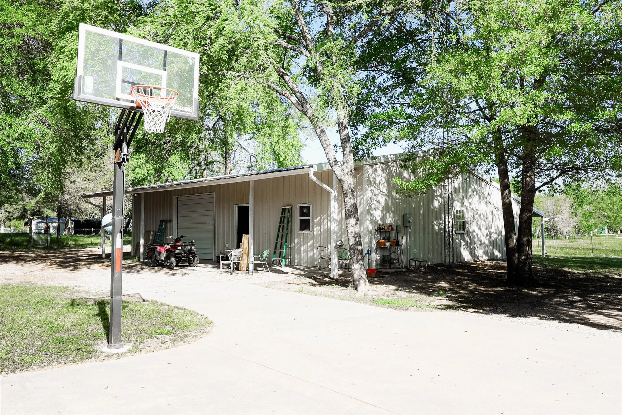 Farm For Sale in Fannin County , 679 County Road 1465, Bonham, Texas 75418, 3 Bedroom, 2 Bathroom, Garage spaces, 1,900 Sqft, built in 2001, Unknown, mls#20584448, Real Estate Agent in Bonham, Homes For Sale in Fannin county, Homes For Sale in Bonham, Realtor in Bonham Texas, Real Estate Brokerage Independent Realty Texas, Luminita Cordes Realtor