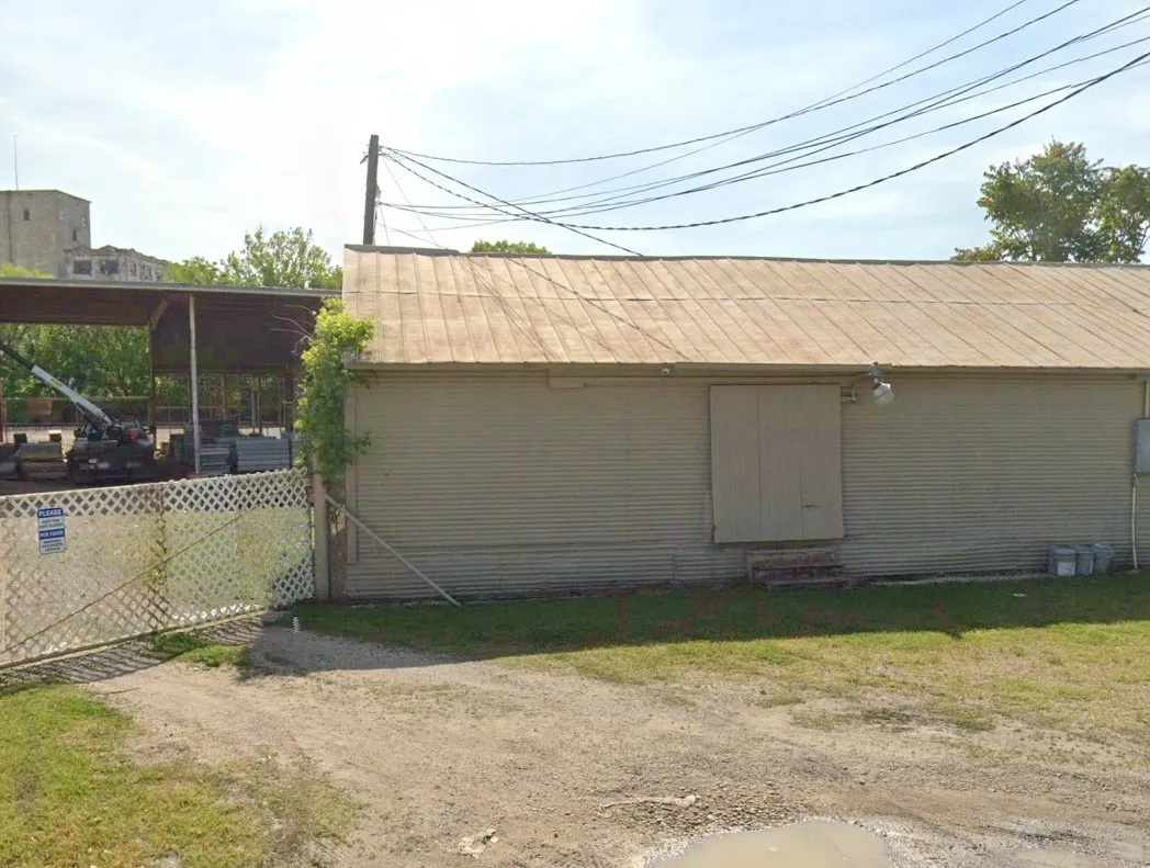 Industrial For Rent in Cooke County , 517 E Broadway Street 304H Jefferson St, Gainesville, Texas 76240, 0, 0, Garage spaces, 0 Sqft, built in 1950, Preowned, Price $355, mls#20588805, Real Estate Agent in Gainesville, Homes For Rent in Cooke county, Homes For Rent in Gainesville, Realtor in Gainesville Texas, Real Estate Brokerage Independent Realty Texas, Luminita Cordes Realtor
