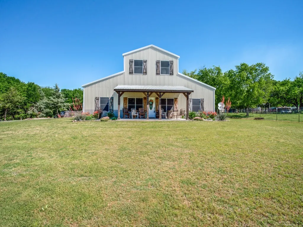 Barndominium on almost 2 acres in Melissa TX!