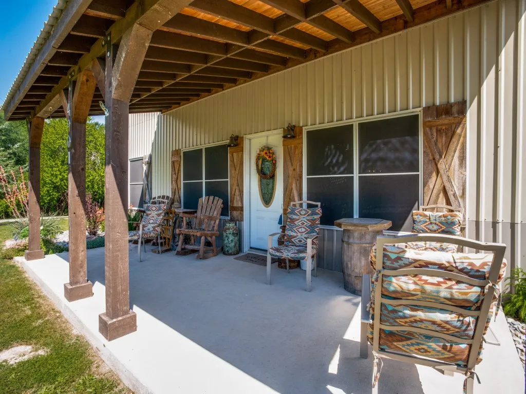 Front porch / patio