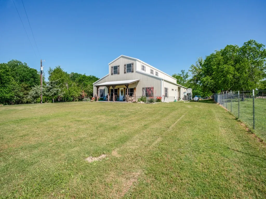 Barndominium on almost 2 acres in Melissa TX!