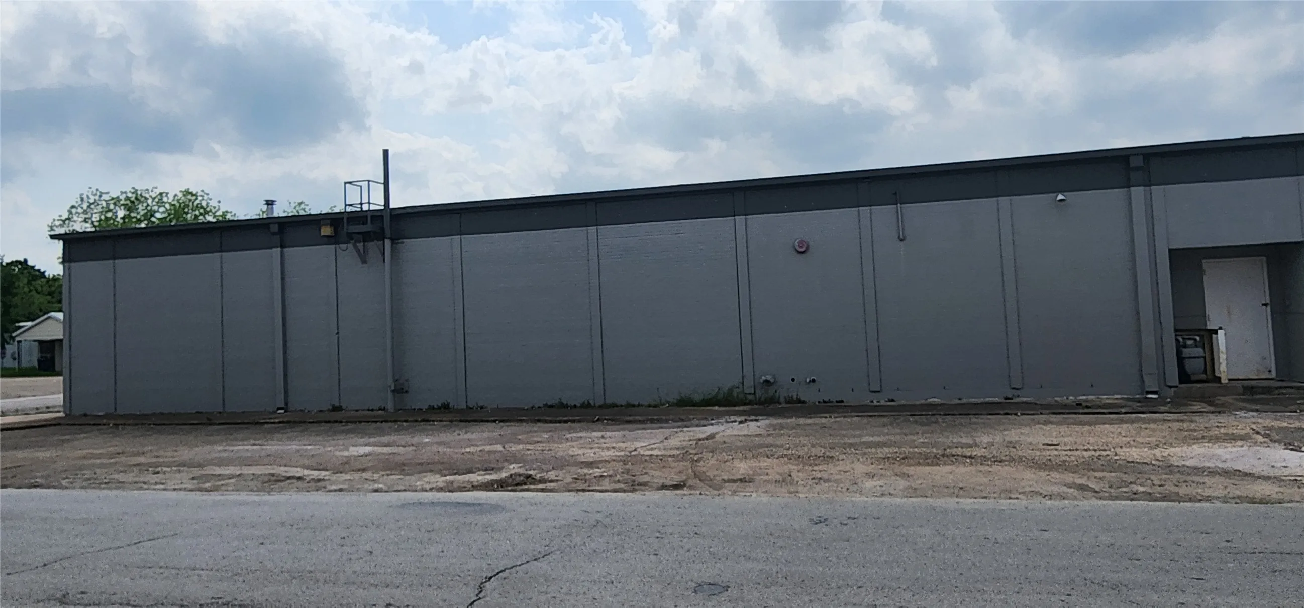 Warehouse For Sale in Limestone County , 104 N Paris Street, Mexia, Texas 76667, 0, 0, Garage spaces, 23,285 Sqft, built in 1974, Preowned, mls#20591930, Real Estate Agent in Mexia, Homes For Sale in Limestone county, Homes For Sale in Mexia, Realtor in Mexia Texas, Real Estate Brokerage Independent Realty Texas, Luminita Cordes Realtor