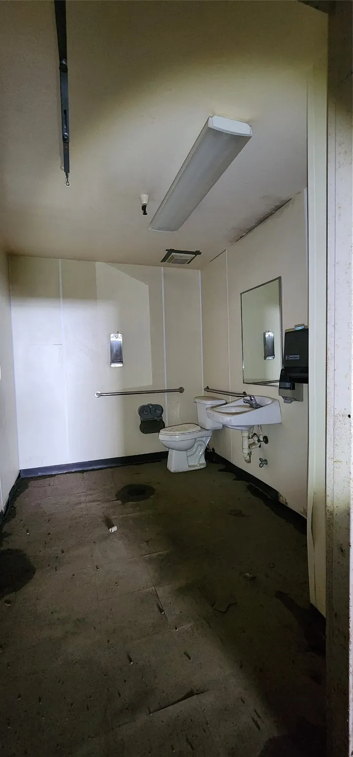 Warehouse For Sale in Limestone County , 104 N Paris Street, Mexia, Texas 76667, 0, 0, Garage spaces, 23,285 Sqft, built in 1974, Preowned, mls#20591930, Real Estate Agent in Mexia, Homes For Sale in Limestone county, Homes For Sale in Mexia, Realtor in Mexia Texas, Real Estate Brokerage Independent Realty Texas, Luminita Cordes Realtor