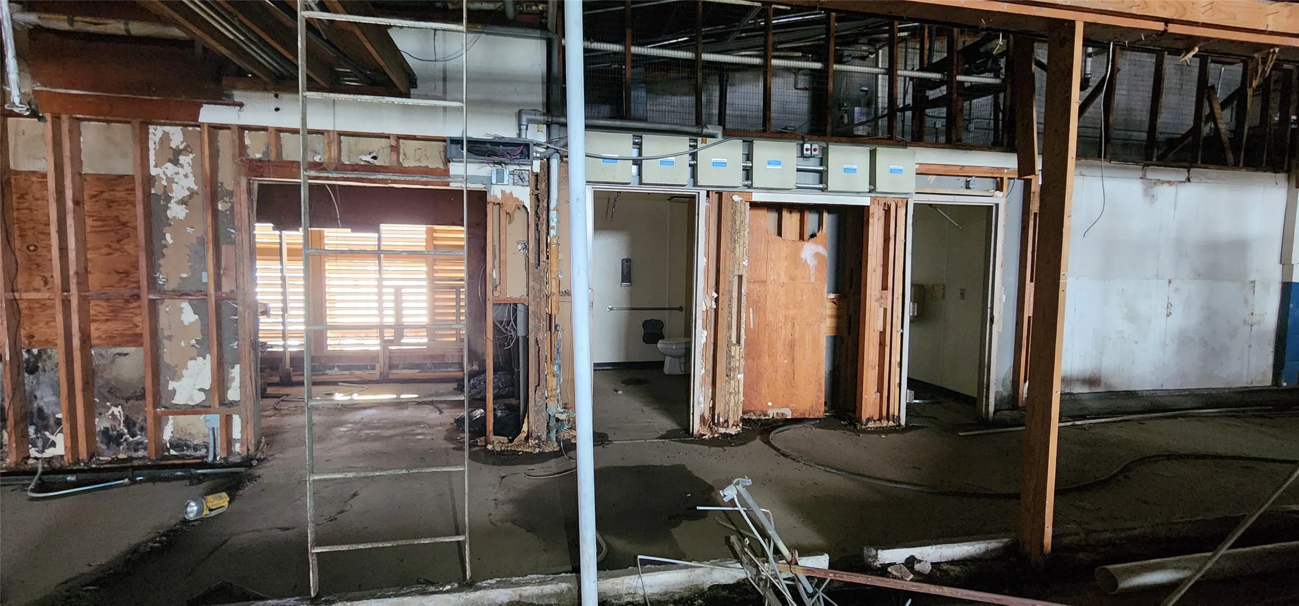 Warehouse For Sale in Limestone County , 104 N Paris Street, Mexia, Texas 76667, 0, 0, Garage spaces, 23,285 Sqft, built in 1974, Preowned, mls#20591930, Real Estate Agent in Mexia, Homes For Sale in Limestone county, Homes For Sale in Mexia, Realtor in Mexia Texas, Real Estate Brokerage Independent Realty Texas, Luminita Cordes Realtor