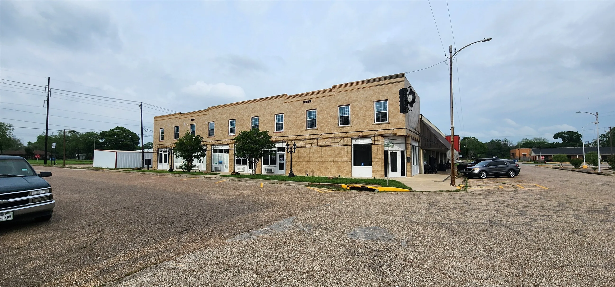 Office For Sale in Limestone County , 401 E Commerce Street, Mexia, Texas 76667, 0, 0, Garage spaces, 0 Sqft, built in 1950, Preowned, mls#20592400, Real Estate Agent in Mexia, Homes For Sale in Limestone county, Homes For Sale in Mexia, Realtor in Mexia Texas, Real Estate Brokerage Independent Realty Texas, Luminita Cordes Realtor
