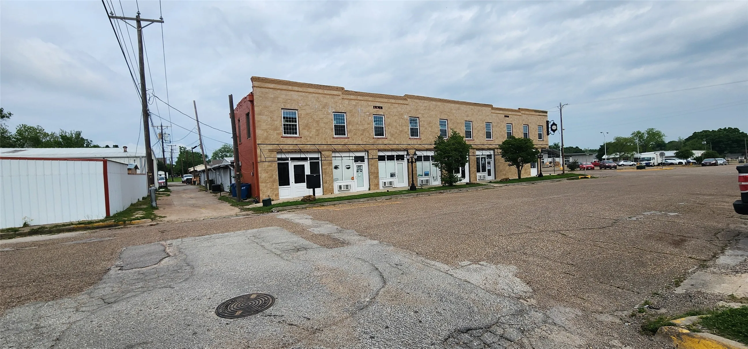 Office For Sale in Limestone County , 401 E Commerce Street, Mexia, Texas 76667, 0, 0, Garage spaces, 0 Sqft, built in 1950, Preowned, mls#20592400, Real Estate Agent in Mexia, Homes For Sale in Limestone county, Homes For Sale in Mexia, Realtor in Mexia Texas, Real Estate Brokerage Independent Realty Texas, Luminita Cordes Realtor