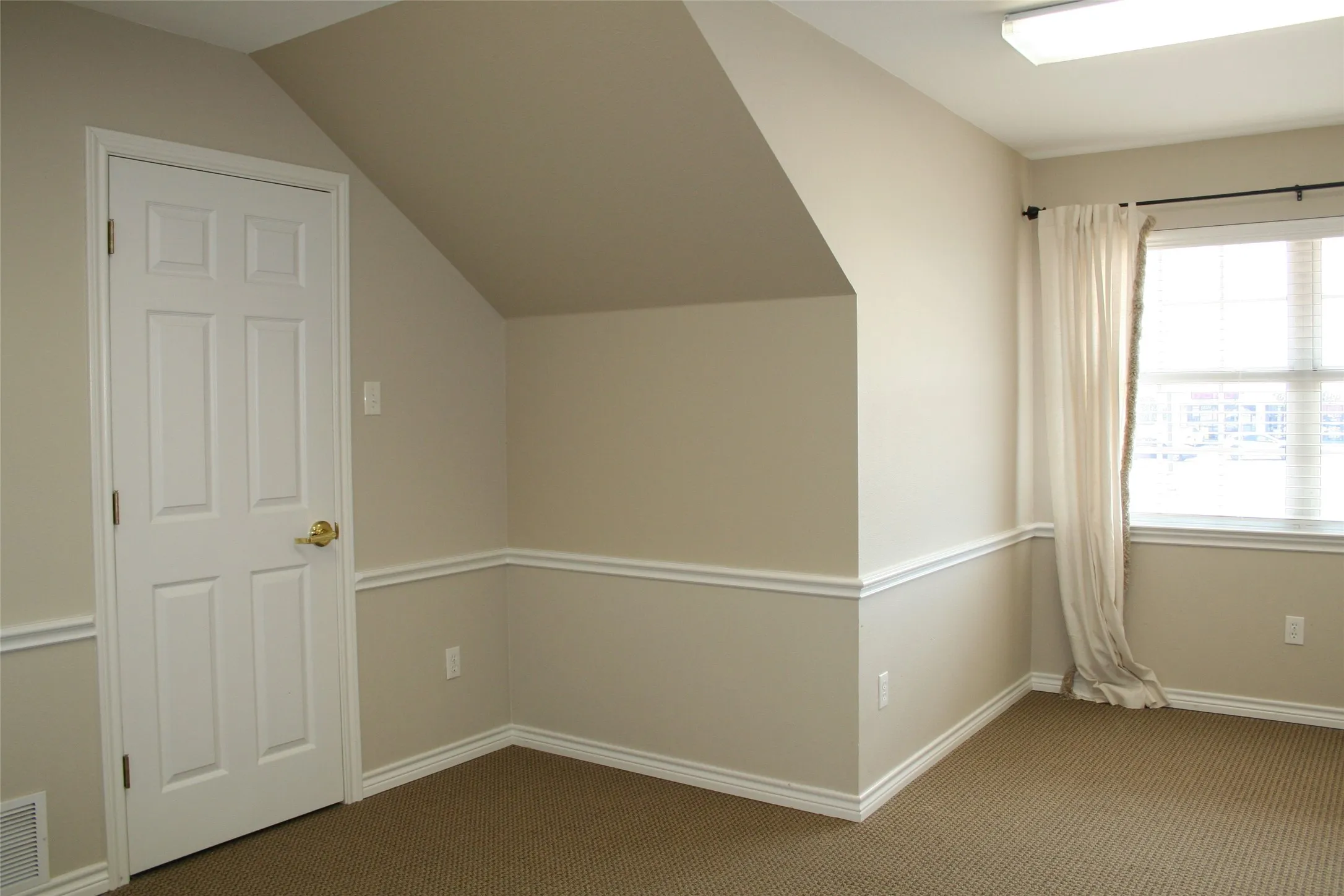 Office For Rent in Johnson County , 1601 W Henderson, Cleburne, Texas 76033, 0, 0, Garage spaces, 4,400 Sqft, built in 1998, Preowned, mls#20591295, Real Estate Agent in Cleburne, Homes For Rent in Johnson county, Homes For Rent in Cleburne, Realtor in Cleburne Texas, Real Estate Brokerage Independent Realty Texas, Luminita Cordes Realtor