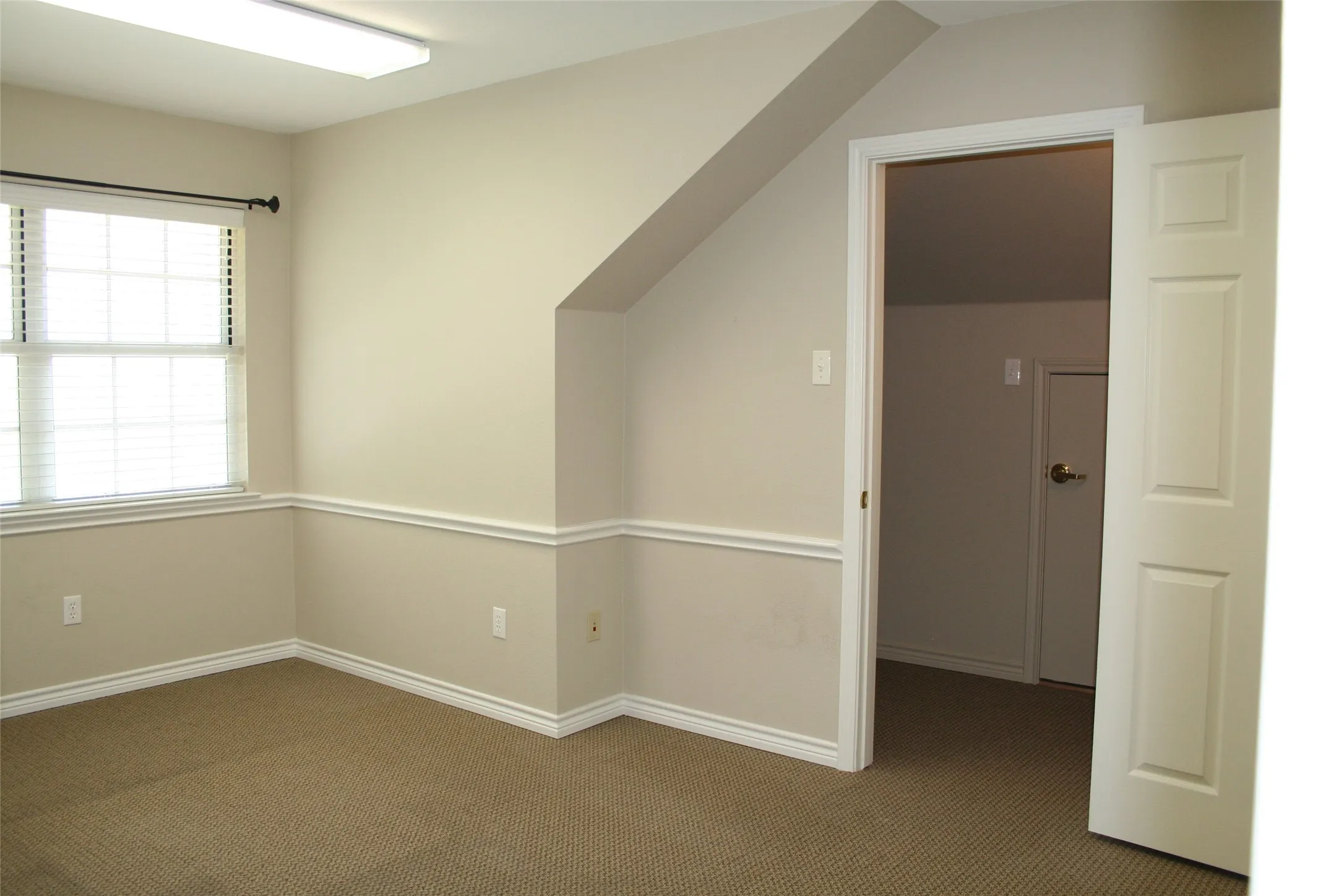 Office For Rent in Johnson County , 1601 W Henderson, Cleburne, Texas 76033, 0, 0, Garage spaces, 4,400 Sqft, built in 1998, Preowned, mls#20591295, Real Estate Agent in Cleburne, Homes For Rent in Johnson county, Homes For Rent in Cleburne, Realtor in Cleburne Texas, Real Estate Brokerage Independent Realty Texas, Luminita Cordes Realtor