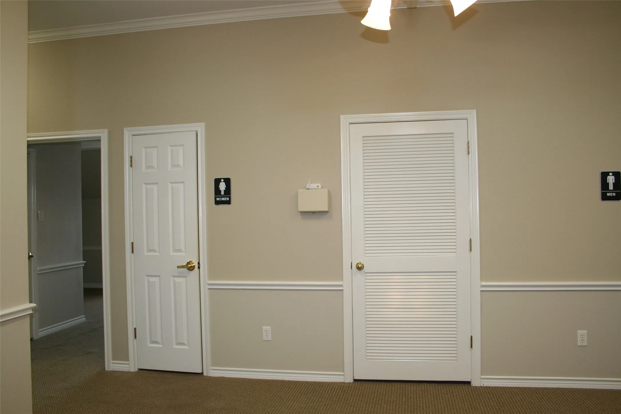 Office For Rent in Johnson County , 1601 W Henderson, Cleburne, Texas 76033, 0, 0, Garage spaces, 4,400 Sqft, built in 1998, Preowned, mls#20591295, Real Estate Agent in Cleburne, Homes For Rent in Johnson county, Homes For Rent in Cleburne, Realtor in Cleburne Texas, Real Estate Brokerage Independent Realty Texas, Luminita Cordes Realtor