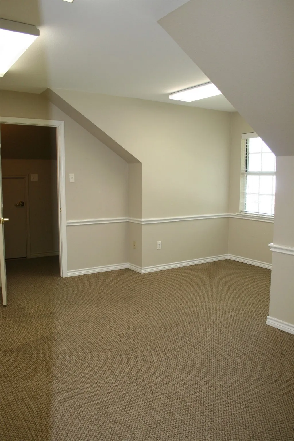 Office For Rent in Johnson County , 1601 W Henderson, Cleburne, Texas 76033, 0, 0, Garage spaces, 4,400 Sqft, built in 1998, Preowned, mls#20591295, Real Estate Agent in Cleburne, Homes For Rent in Johnson county, Homes For Rent in Cleburne, Realtor in Cleburne Texas, Real Estate Brokerage Independent Realty Texas, Luminita Cordes Realtor