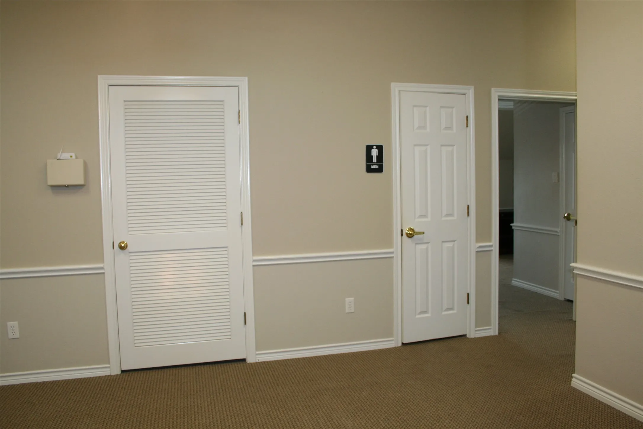 Office For Rent in Johnson County , 1601 W Henderson, Cleburne, Texas 76033, 0, 0, Garage spaces, 4,400 Sqft, built in 1998, Preowned, mls#20591295, Real Estate Agent in Cleburne, Homes For Rent in Johnson county, Homes For Rent in Cleburne, Realtor in Cleburne Texas, Real Estate Brokerage Independent Realty Texas, Luminita Cordes Realtor