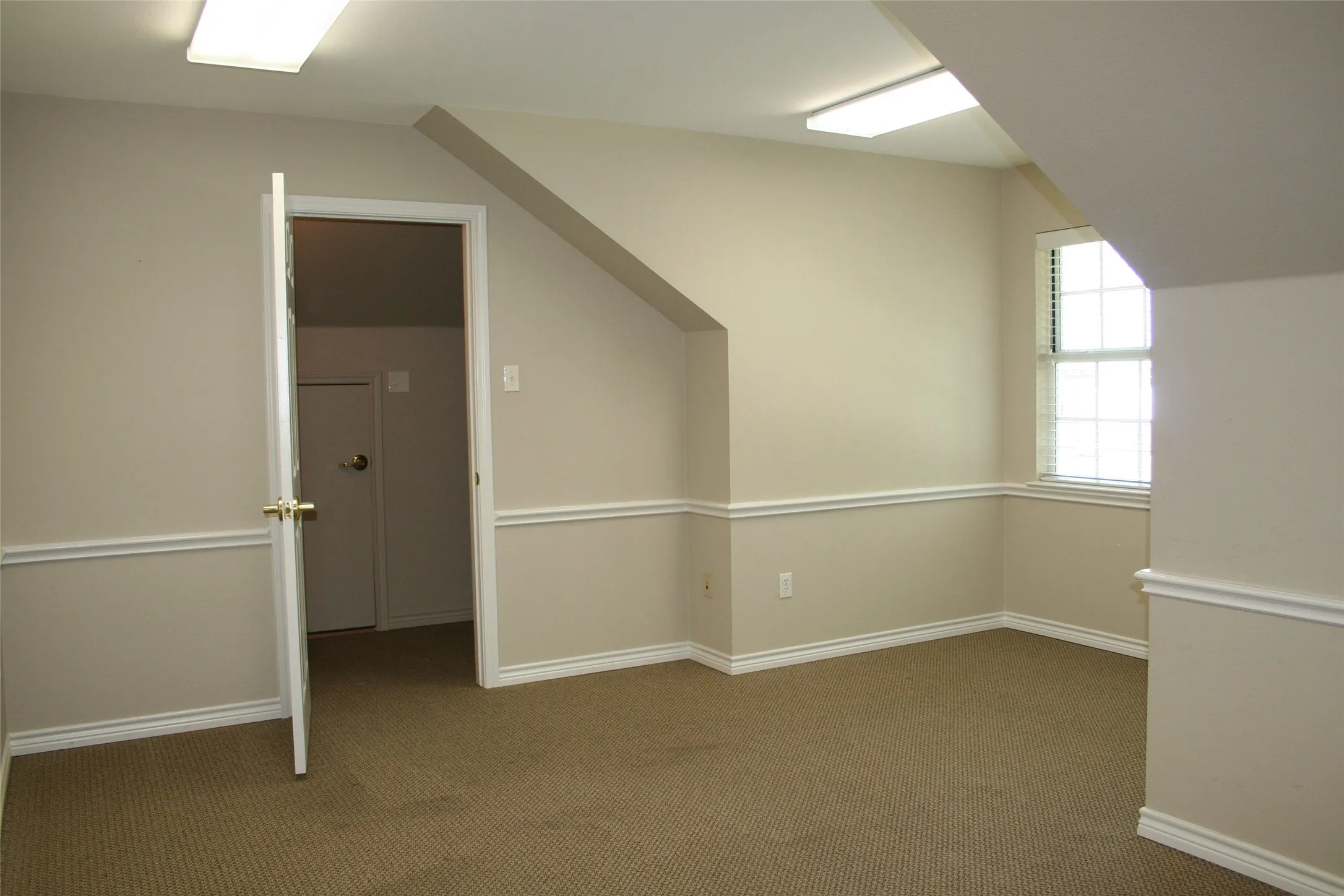 Office For Rent in Johnson County , 1601 W Henderson, Cleburne, Texas 76033, 0, 0, Garage spaces, 4,400 Sqft, built in 1998, Preowned, mls#20591295, Real Estate Agent in Cleburne, Homes For Rent in Johnson county, Homes For Rent in Cleburne, Realtor in Cleburne Texas, Real Estate Brokerage Independent Realty Texas, Luminita Cordes Realtor