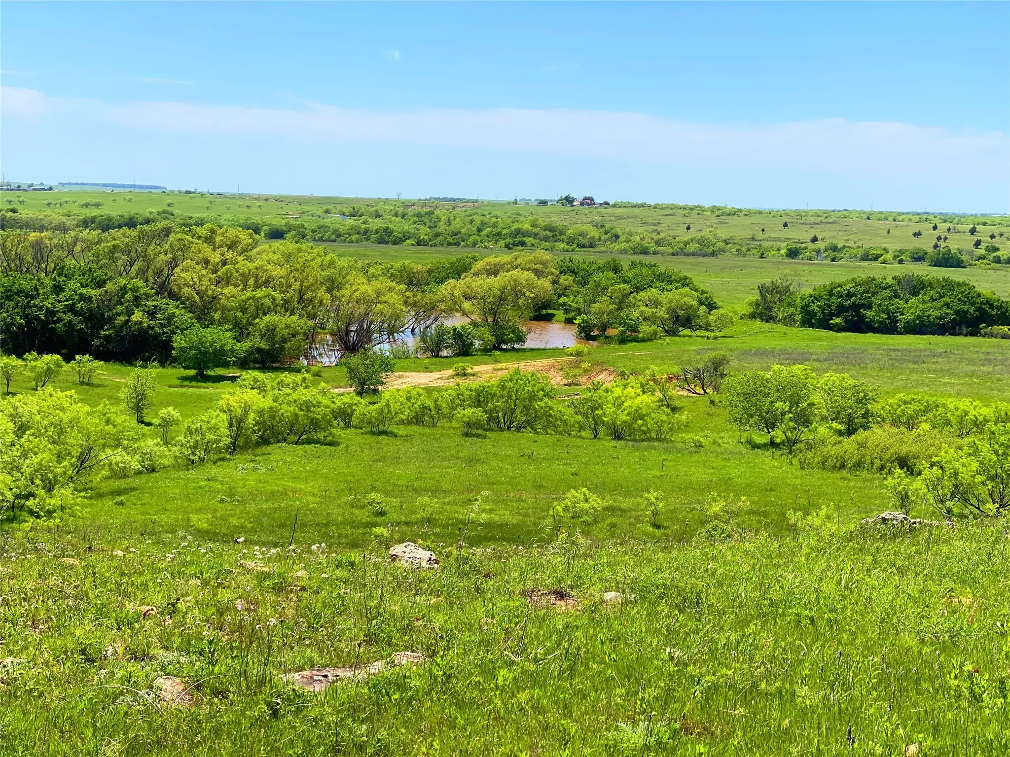 Birds eye view of property with a rural view