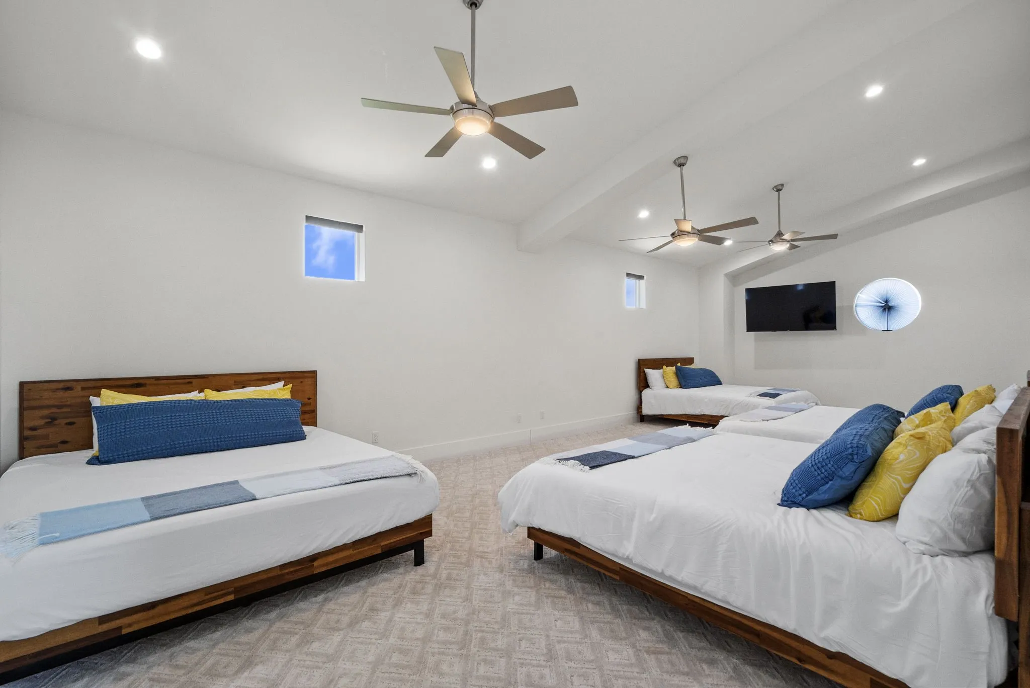 What?? 4 king sized beds and an ensuite bath!!