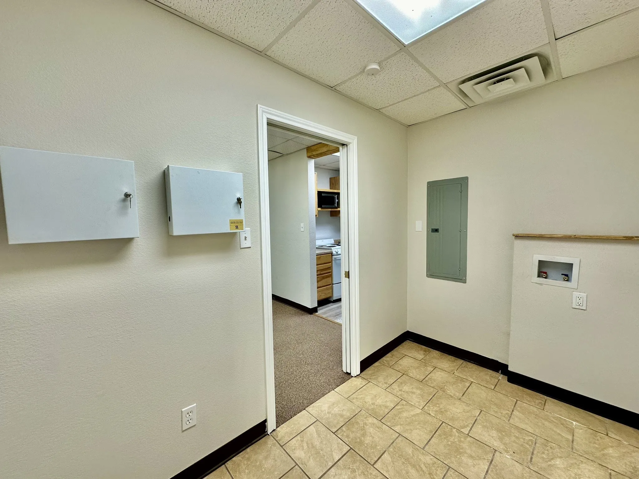 Office For Rent in Grayson County , 115 E College Street 103, Sherman, Texas 75090, 0, 0, Garage spaces, 0 Sqft, built in 1935, Preowned, Price $375, mls#20602222, Real Estate Agent in Sherman, Homes For Rent in Grayson county, Homes For Rent in Sherman, Realtor in Sherman Texas, Real Estate Brokerage Independent Realty Texas, Luminita Cordes Realtor