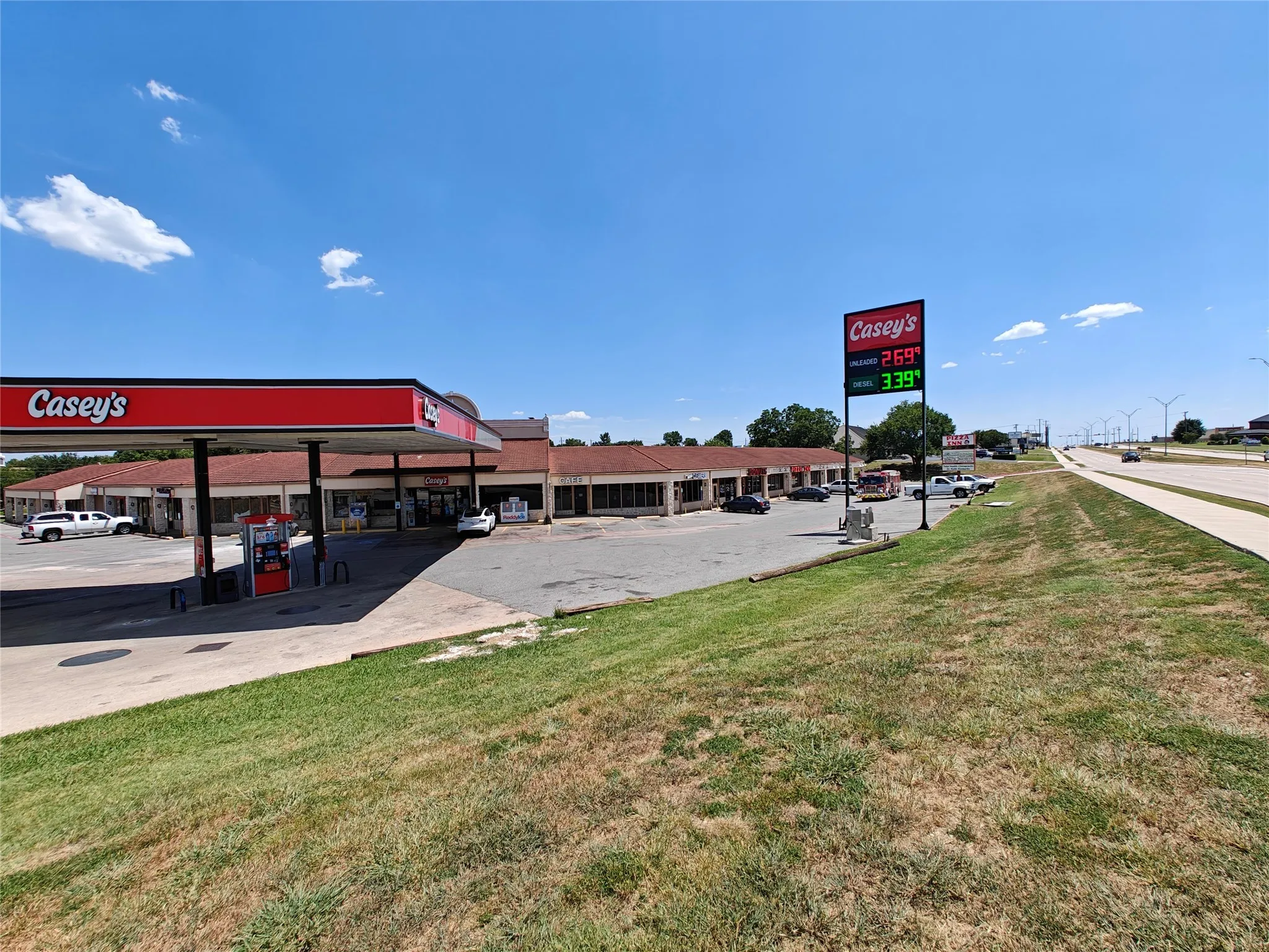 Retail For Rent in Grayson County , 2121 N Fm 1417 Q, Sherman, Texas 75092, 0, 0, Garage spaces, 18,885 Sqft, built in 1983, Preowned, Price $12, mls#20604293, Real Estate Agent in Sherman, Homes For Rent in Grayson county, Homes For Rent in Sherman, Realtor in Sherman Texas, Real Estate Brokerage Independent Realty Texas, Luminita Cordes Realtor