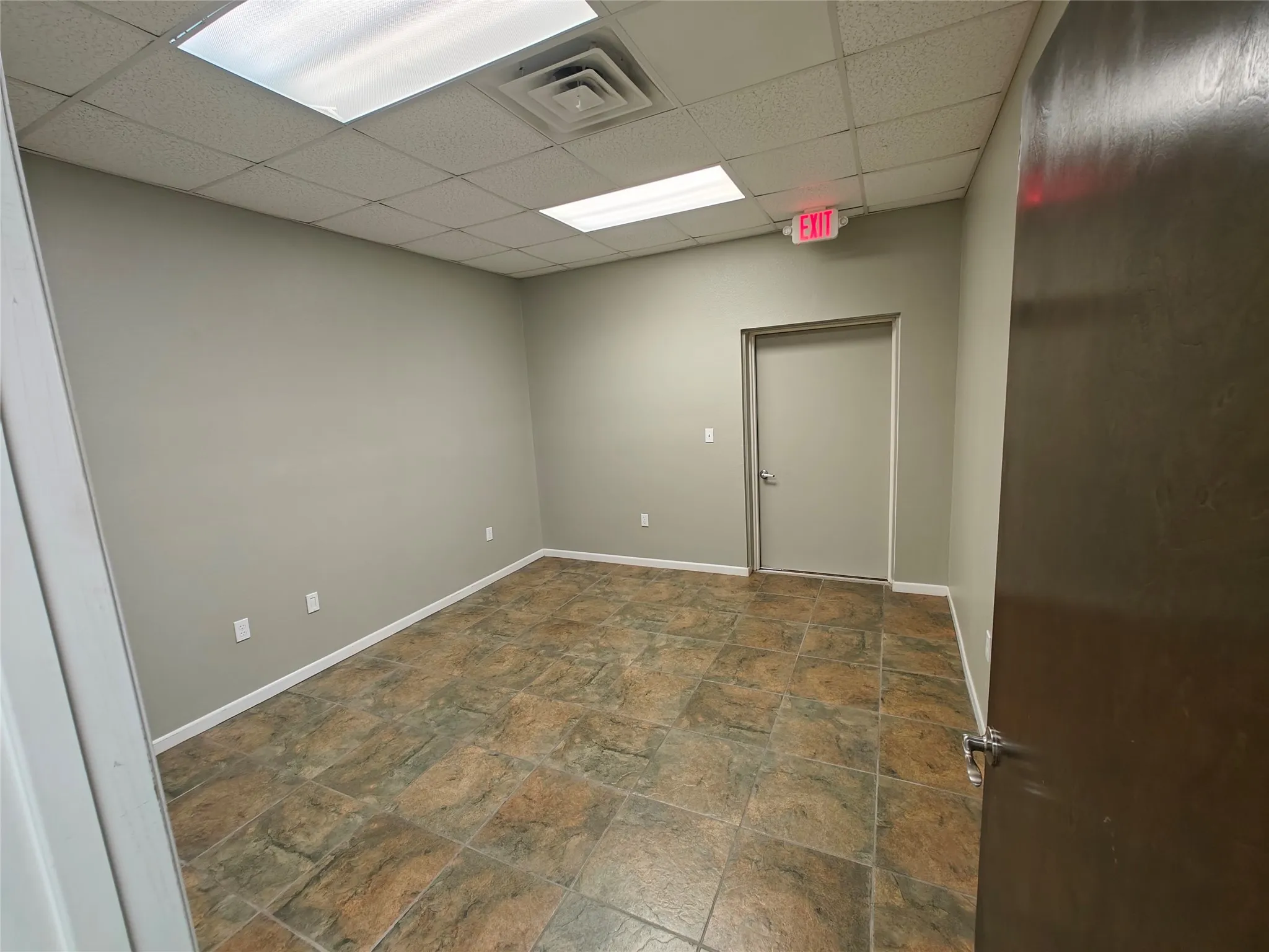 Retail For Rent in Grayson County , 2121 N Fm 1417 Q, Sherman, Texas 75092, 0, 0, Garage spaces, 18,885 Sqft, built in 1983, Preowned, Price $12, mls#20604293, Real Estate Agent in Sherman, Homes For Rent in Grayson county, Homes For Rent in Sherman, Realtor in Sherman Texas, Real Estate Brokerage Independent Realty Texas, Luminita Cordes Realtor