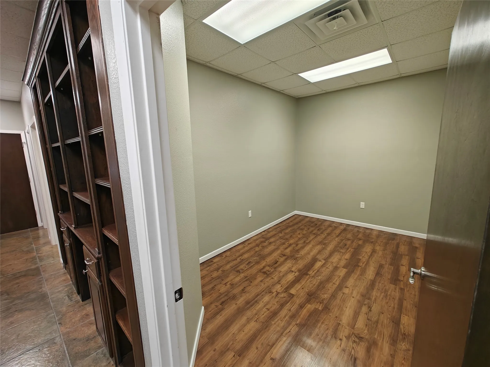 Retail For Rent in Grayson County , 2121 N Fm 1417 Q, Sherman, Texas 75092, 0, 0, Garage spaces, 18,885 Sqft, built in 1983, Preowned, Price $12, mls#20604293, Real Estate Agent in Sherman, Homes For Rent in Grayson county, Homes For Rent in Sherman, Realtor in Sherman Texas, Real Estate Brokerage Independent Realty Texas, Luminita Cordes Realtor
