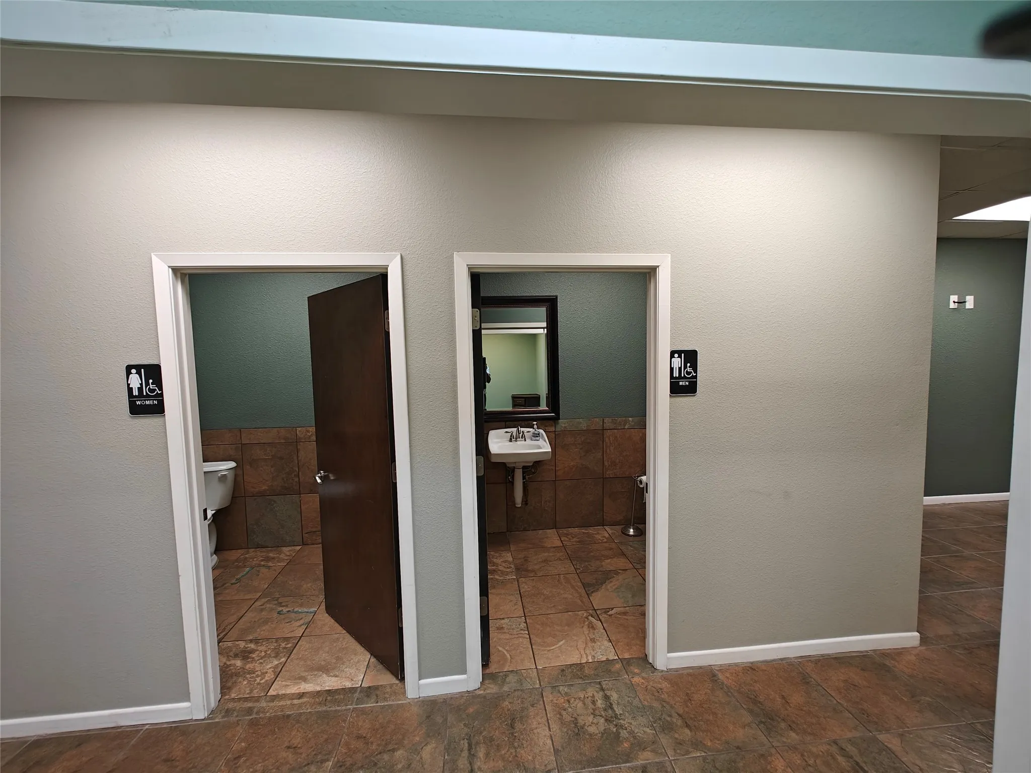 Retail For Rent in Grayson County , 2121 N Fm 1417 Q, Sherman, Texas 75092, 0, 0, Garage spaces, 18,885 Sqft, built in 1983, Preowned, Price $12, mls#20604293, Real Estate Agent in Sherman, Homes For Rent in Grayson county, Homes For Rent in Sherman, Realtor in Sherman Texas, Real Estate Brokerage Independent Realty Texas, Luminita Cordes Realtor