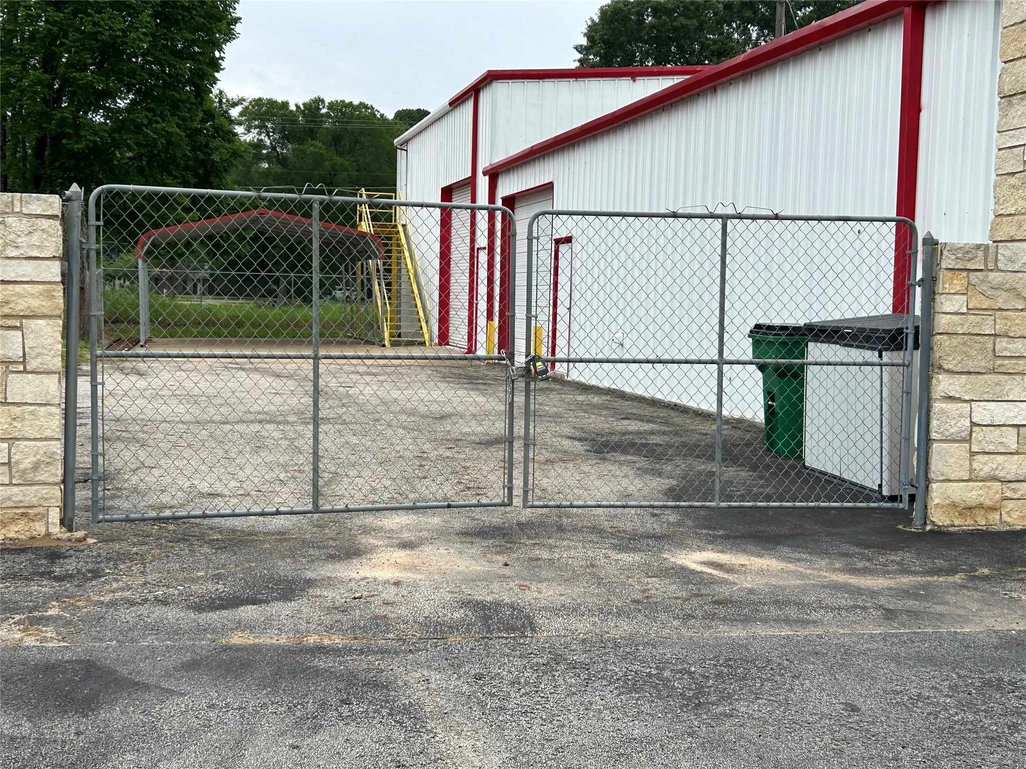 Warehouse For Rent in Anderson County , 5424 W Oak Street, Palestine, Texas 75801, 0, 0, Garage spaces, 0 Sqft, built in 1982, Preowned, mls#20610676, Real Estate Agent in Palestine, Homes For Rent in Anderson county, Homes For Rent in Palestine, Realtor in Palestine Texas, Real Estate Brokerage Independent Realty Texas, Luminita Cordes Realtor