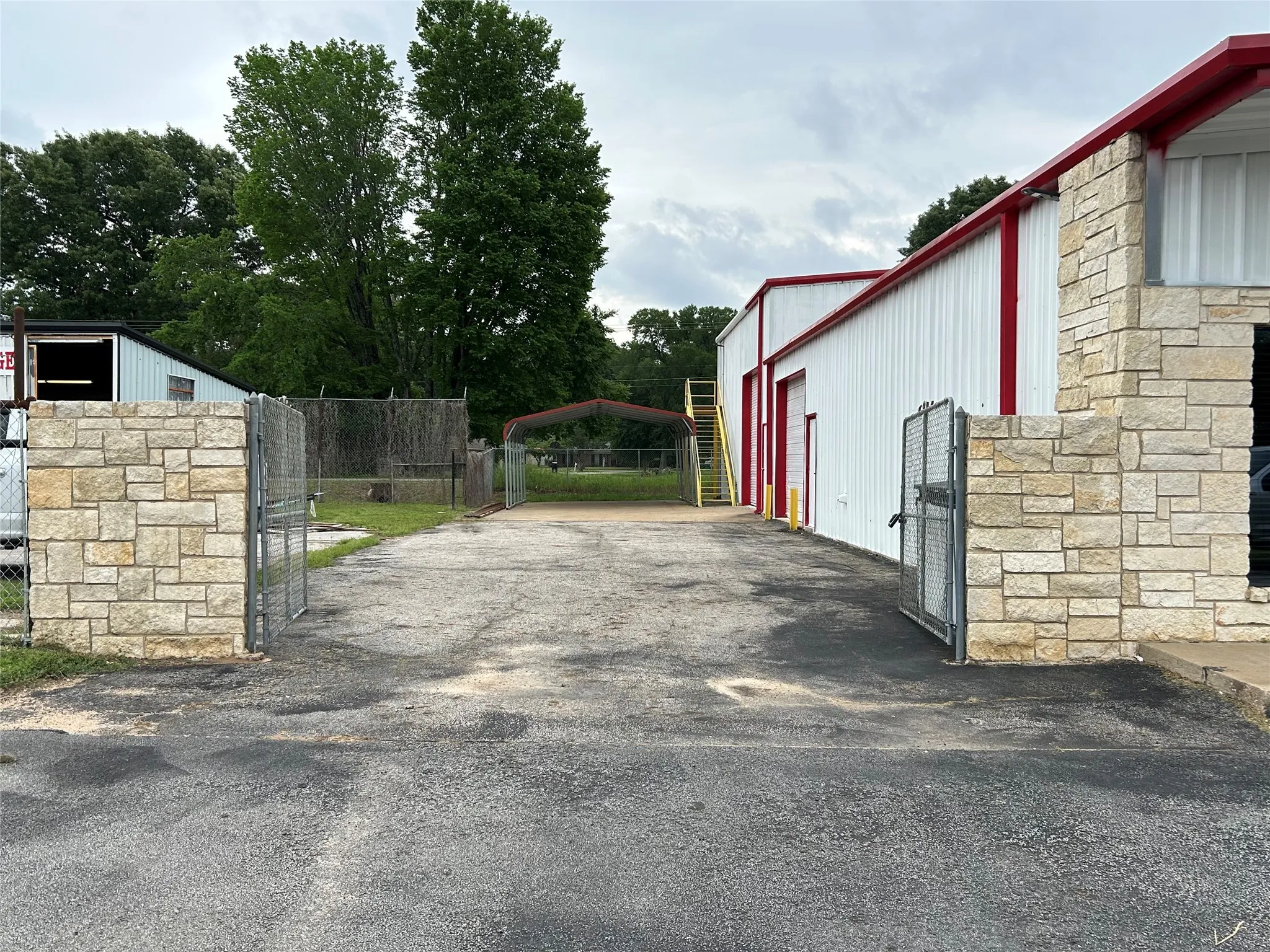 Warehouse For Rent in Anderson County , 5424 W Oak Street, Palestine, Texas 75801, 0, 0, Garage spaces, 0 Sqft, built in 1982, Preowned, mls#20610676, Real Estate Agent in Palestine, Homes For Rent in Anderson county, Homes For Rent in Palestine, Realtor in Palestine Texas, Real Estate Brokerage Independent Realty Texas, Luminita Cordes Realtor