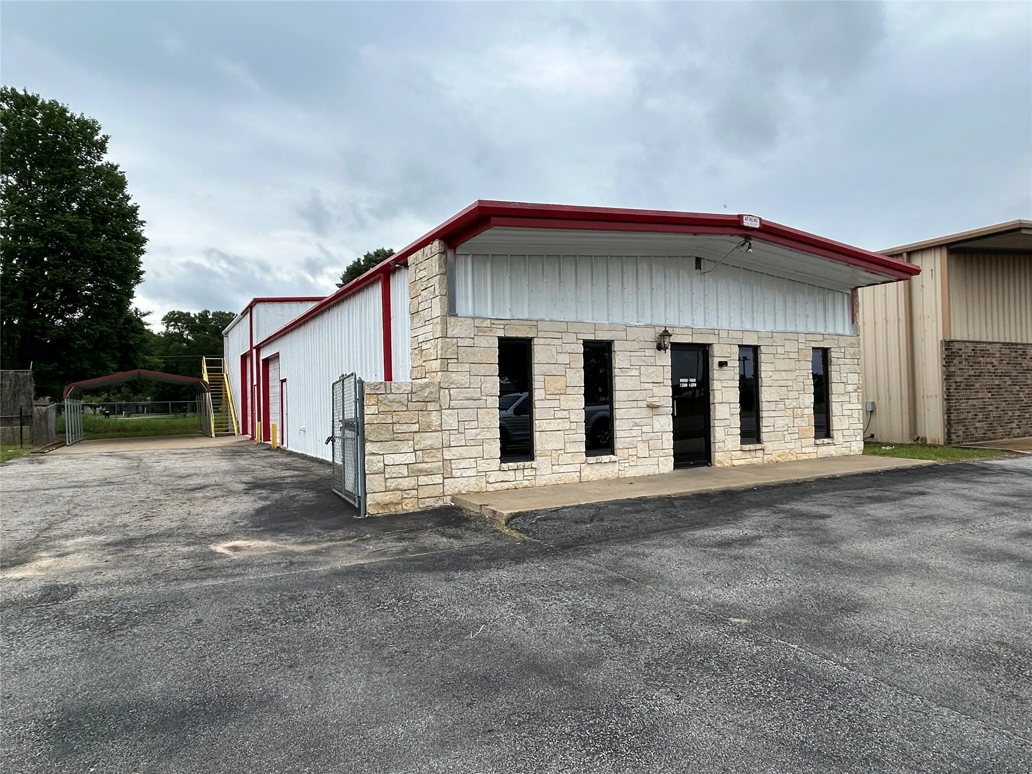 Warehouse For Rent in Anderson County , 5424 W Oak Street, Palestine, Texas 75801, 0, 0, Garage spaces, 0 Sqft, built in 1982, Preowned, mls#20610676, Real Estate Agent in Palestine, Homes For Rent in Anderson county, Homes For Rent in Palestine, Realtor in Palestine Texas, Real Estate Brokerage Independent Realty Texas, Luminita Cordes Realtor